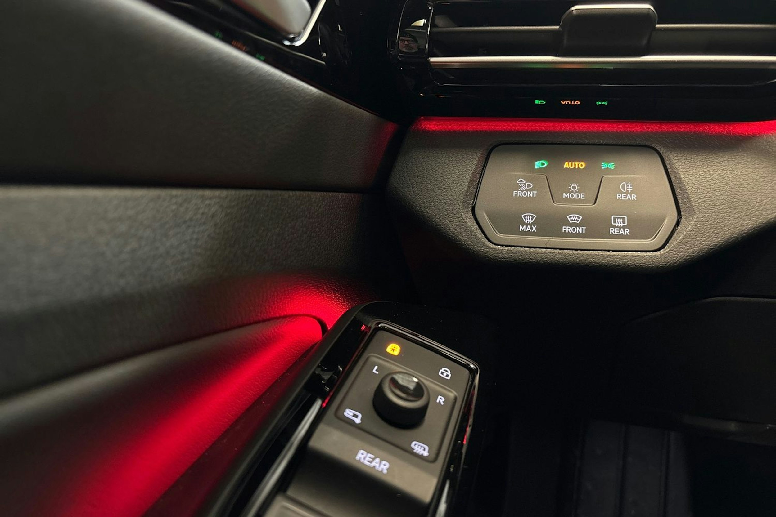 punainen Volkswagen ID.4 2024 kuva 20.