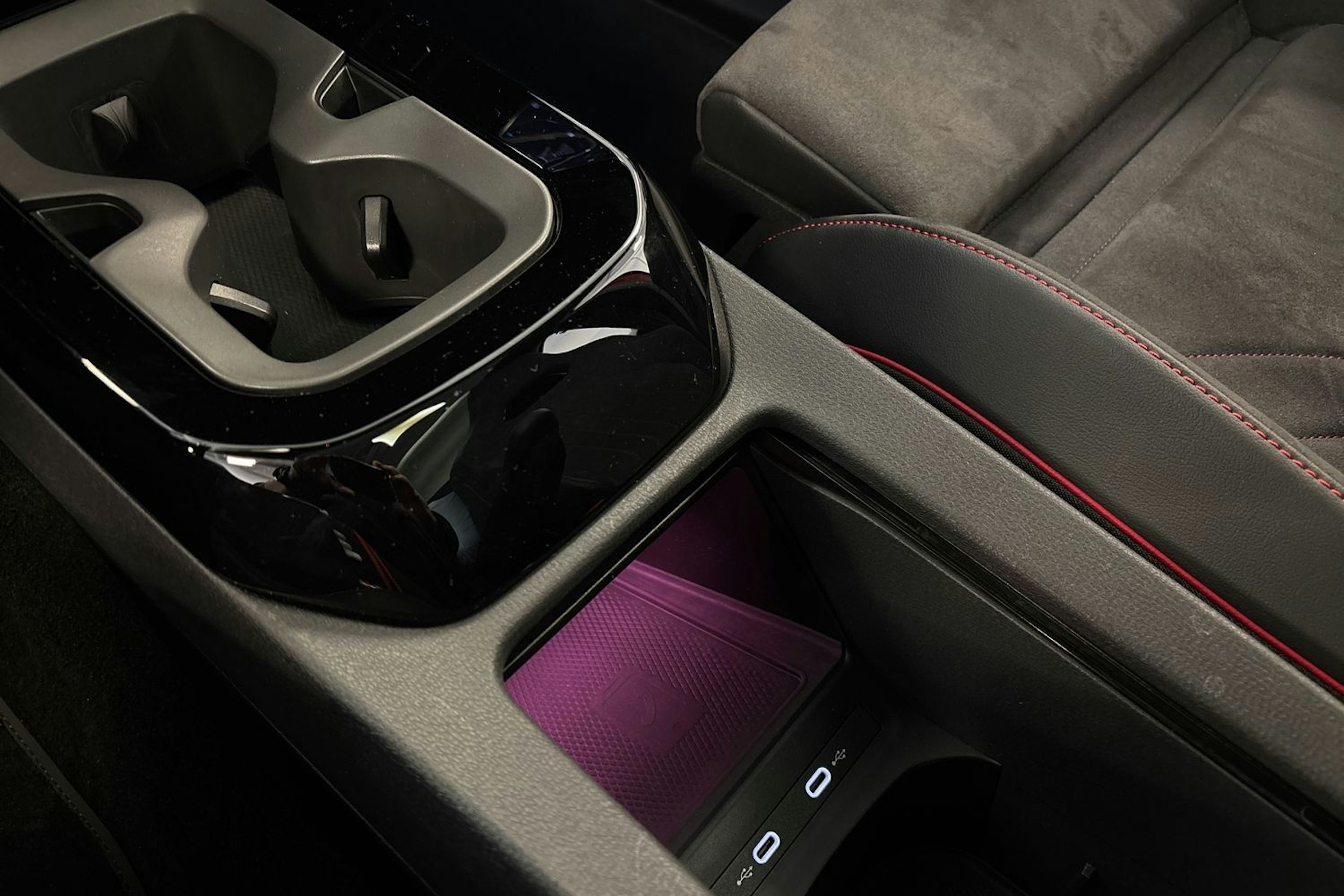 punainen Volkswagen ID.4 2024 kuva 23.