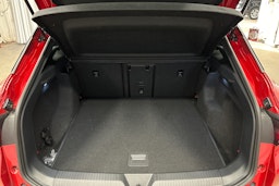 punainen Volkswagen ID.4 2024 kuva 11.