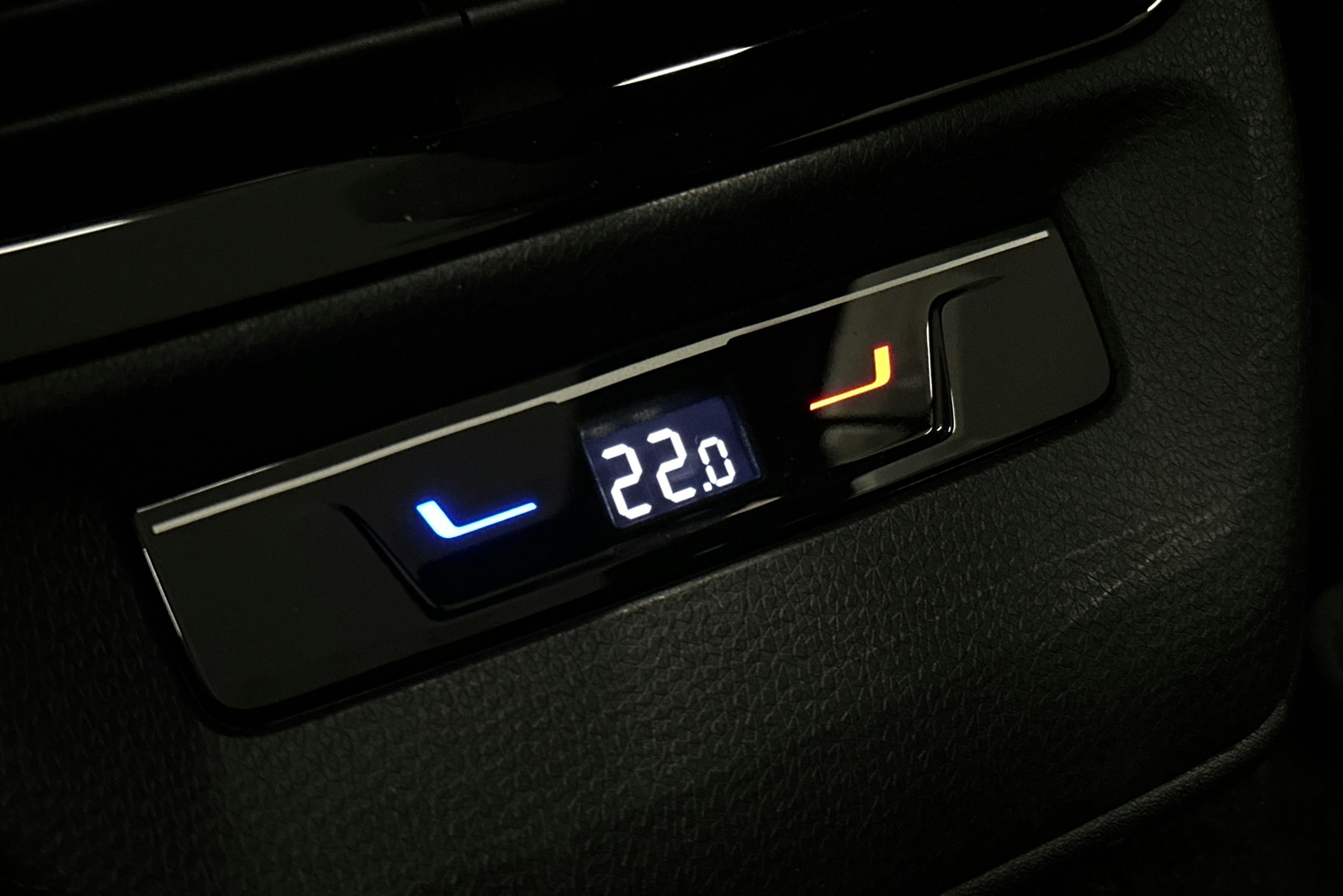 punainen Volkswagen ID.4 2024 kuva 13.