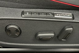 punainen Volkswagen ID.4 2024 kuva 15.