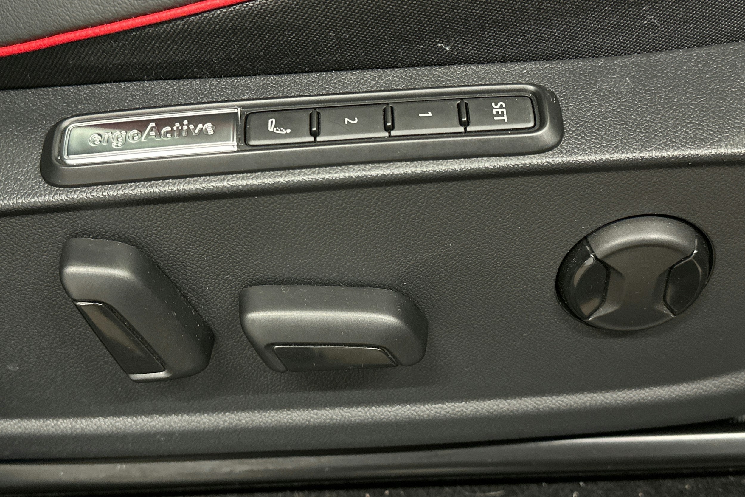 punainen Volkswagen ID.4 2024 kuva 16.