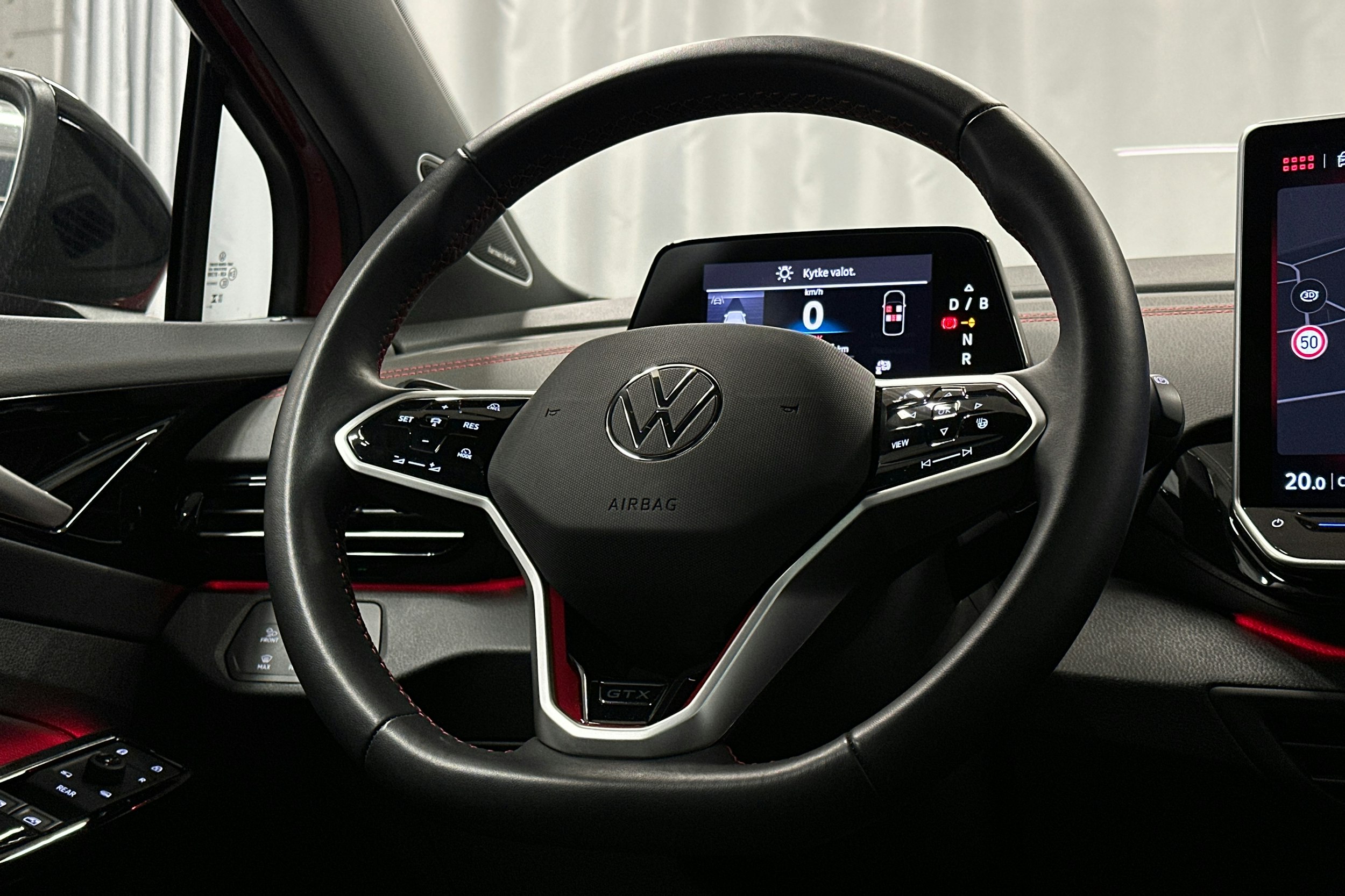 punainen Volkswagen ID.4 2024 kuva 17.