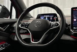 punainen Volkswagen ID.4 2024 kuva 17.