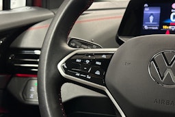 punainen Volkswagen ID.4 2024 kuva 18.