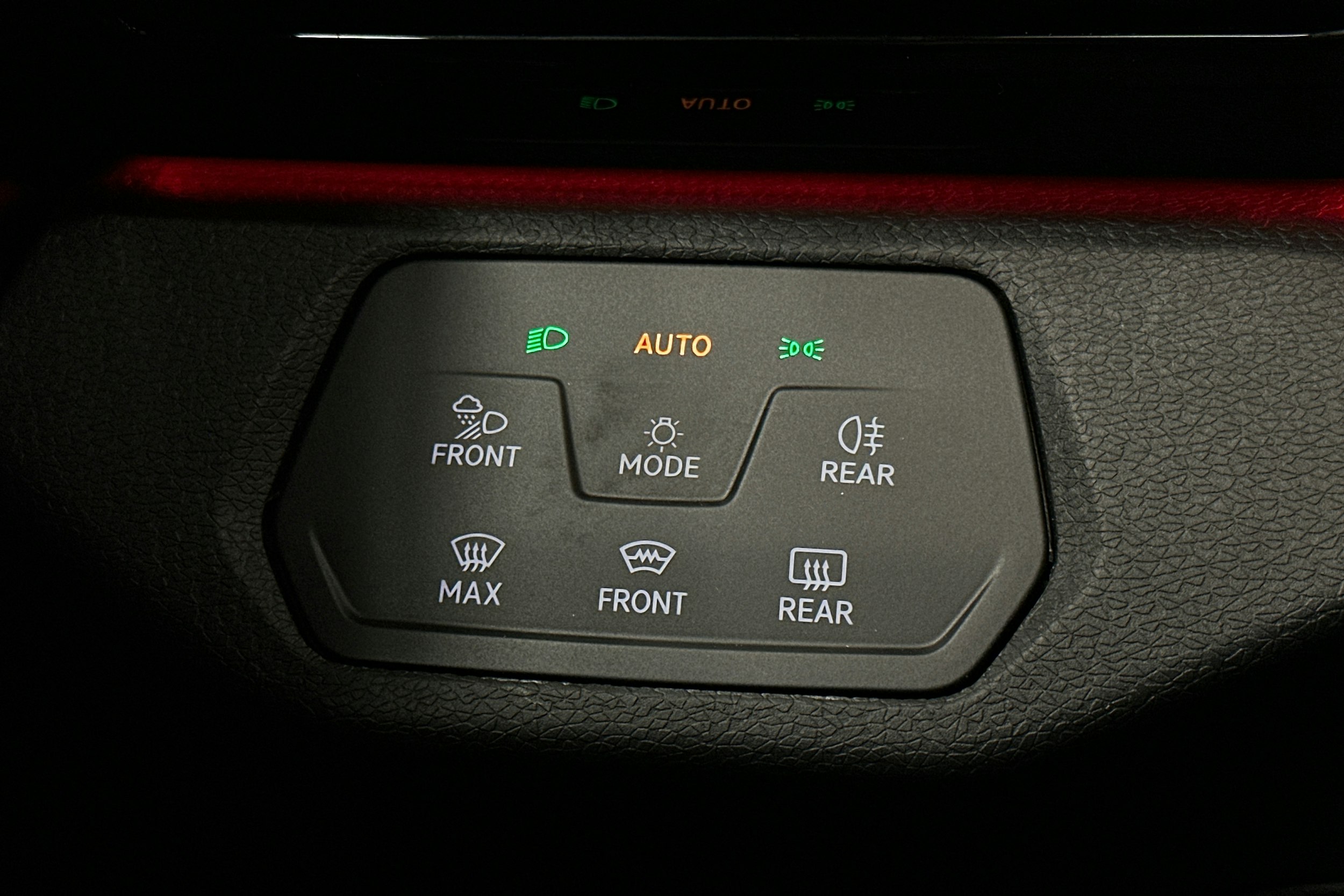 punainen Volkswagen ID.4 2024 kuva 23.