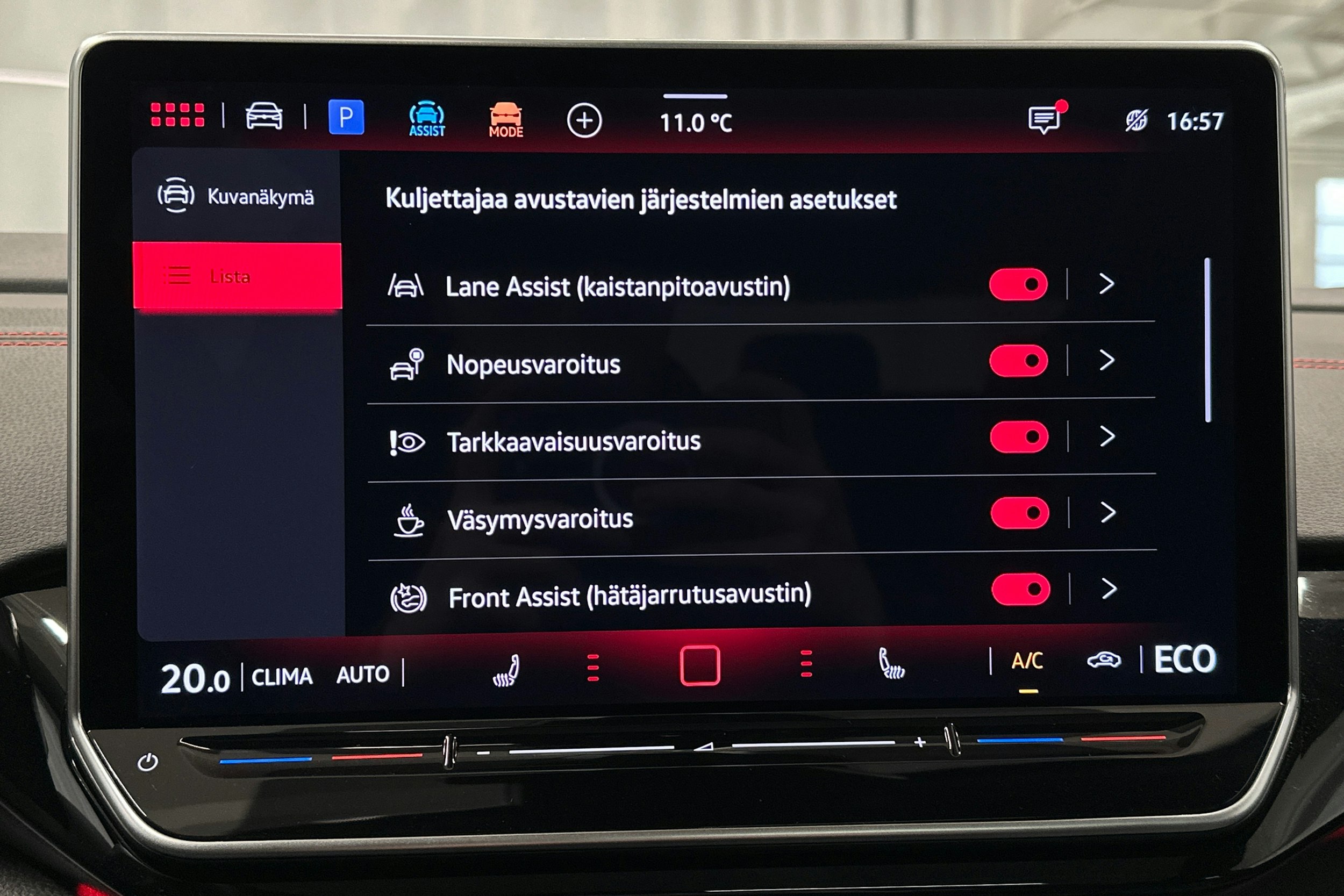 punainen Volkswagen ID.4 2024 kuva 28.