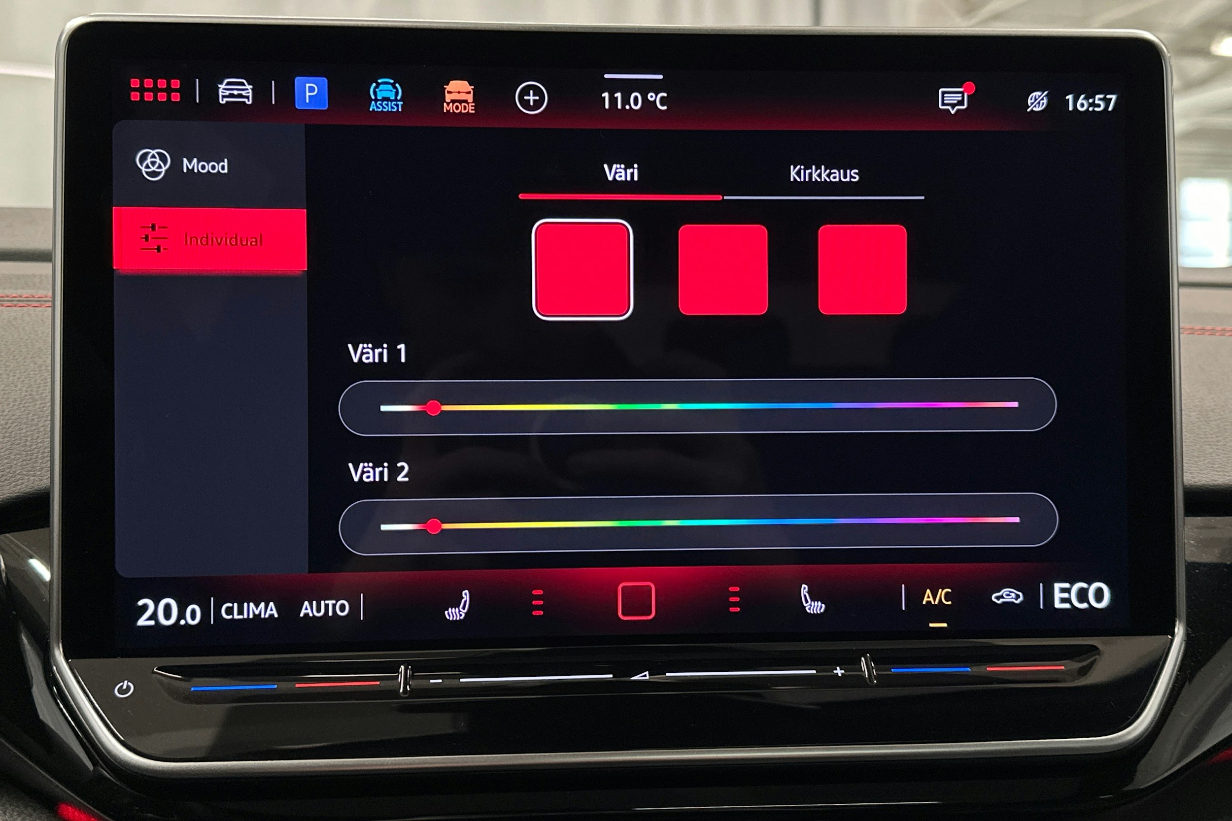 punainen Volkswagen ID.4 2024 kuva 30.