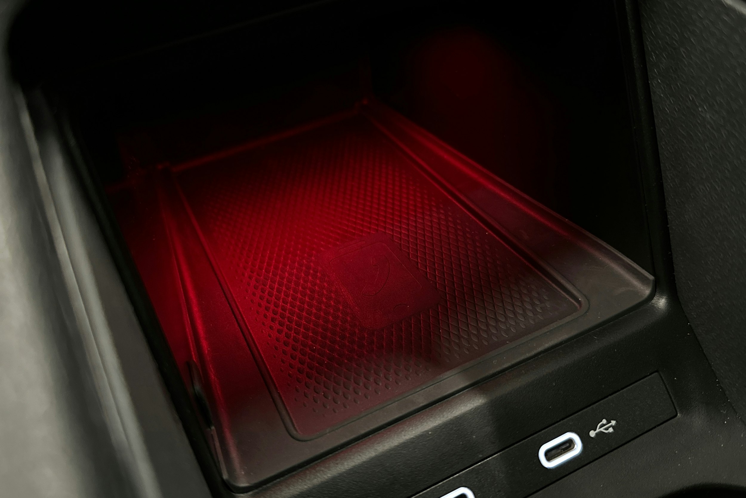 punainen Volkswagen ID.4 2024 kuva 32.