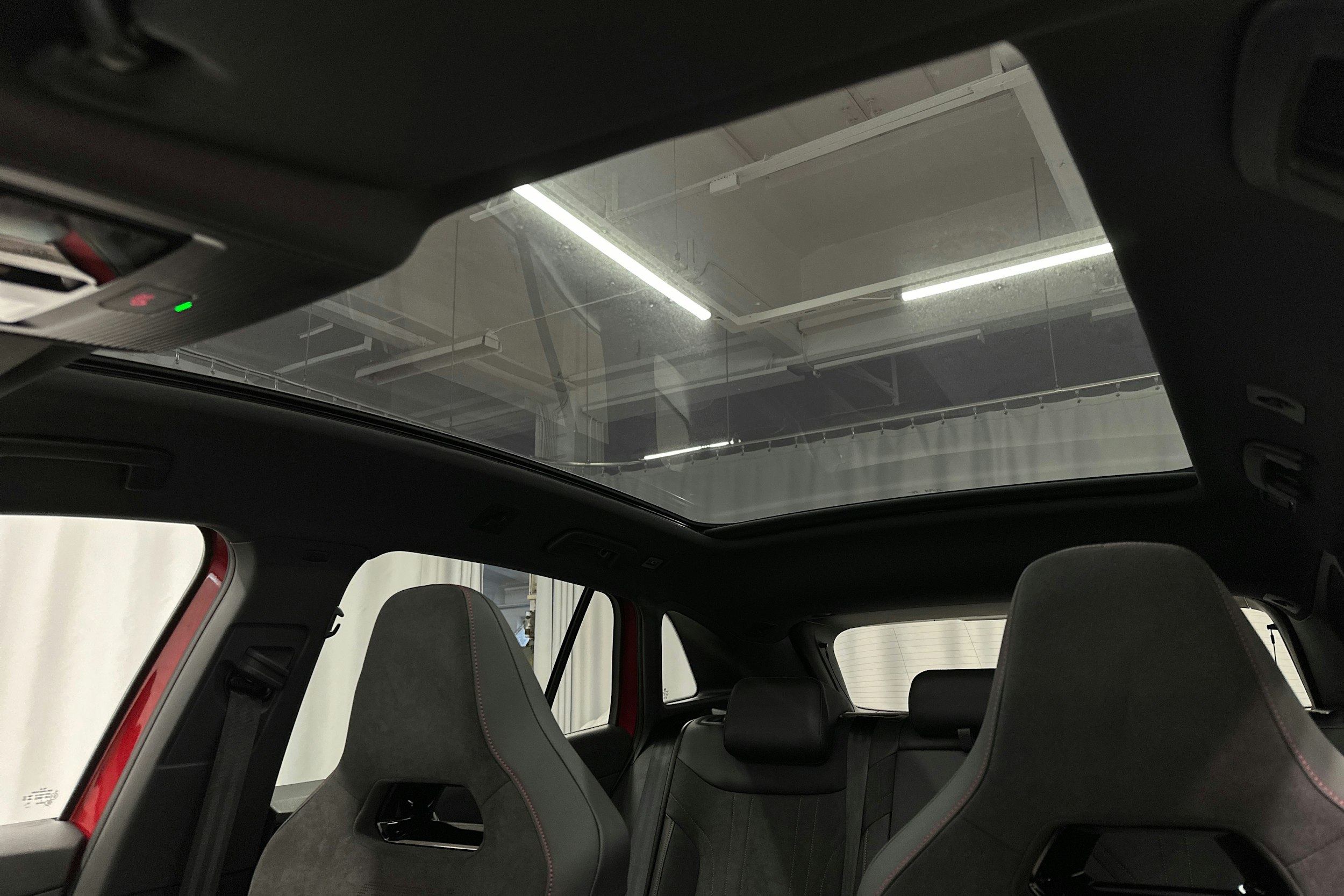 punainen Volkswagen ID.4 2024 kuva 34.