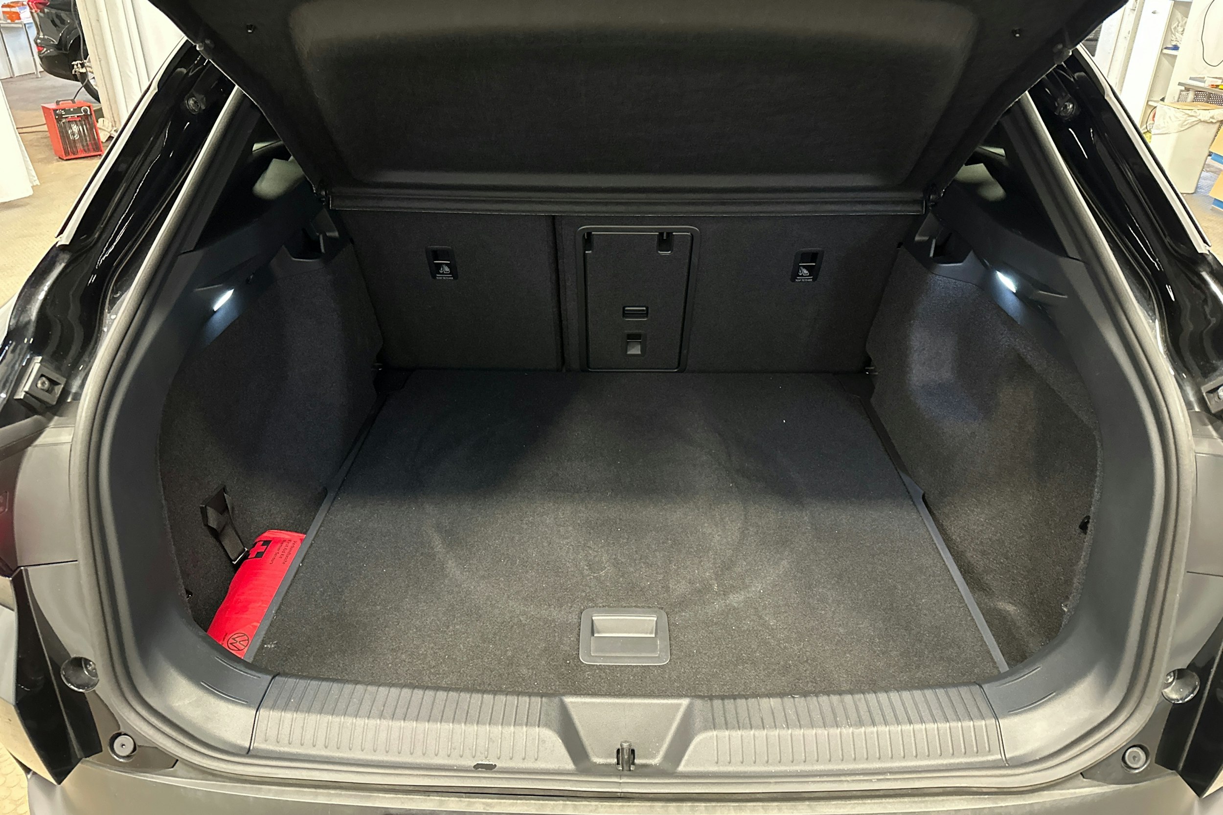 musta Volkswagen ID.4 2024 kuva 11.