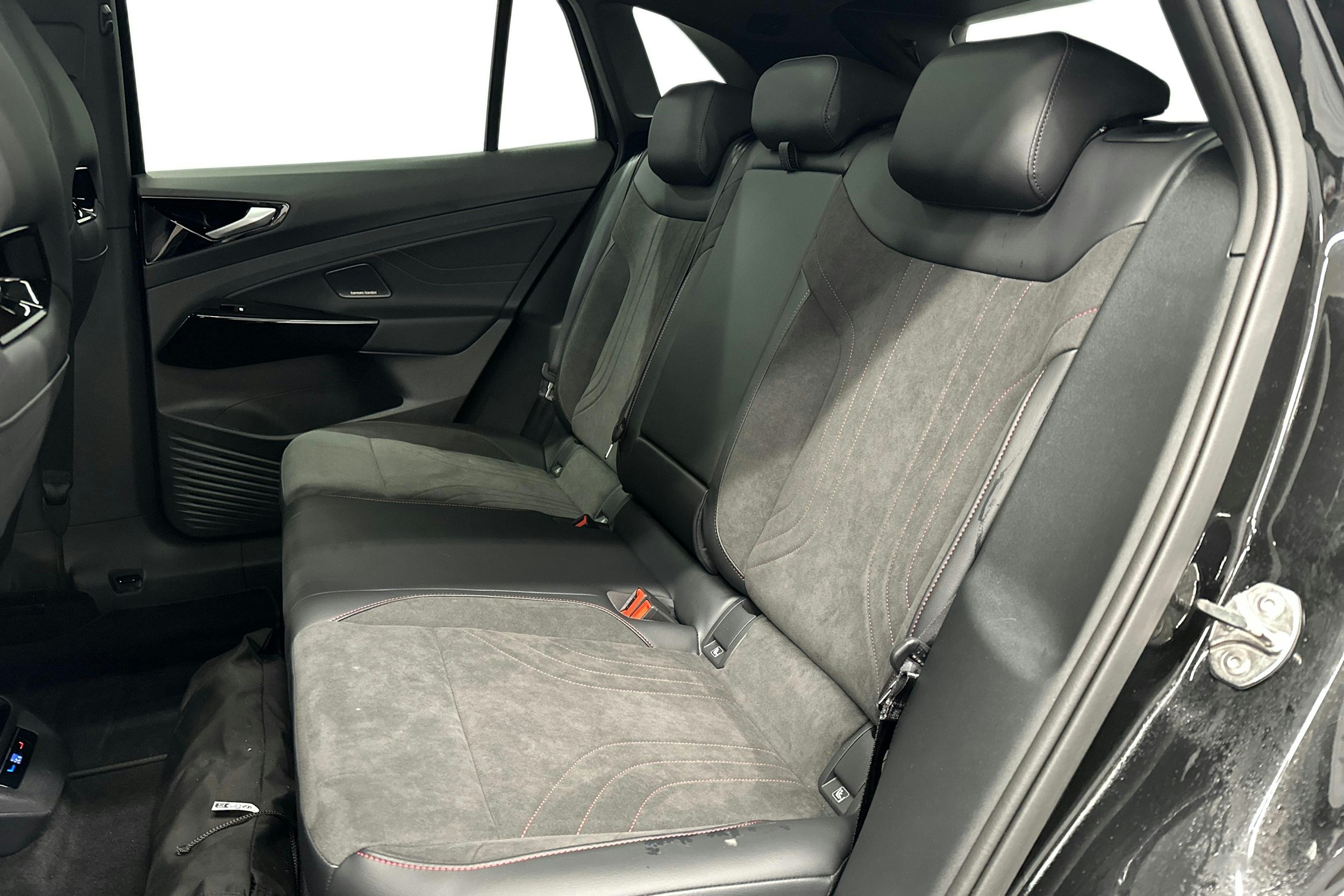 musta Volkswagen ID.4 2025 kuva 8.