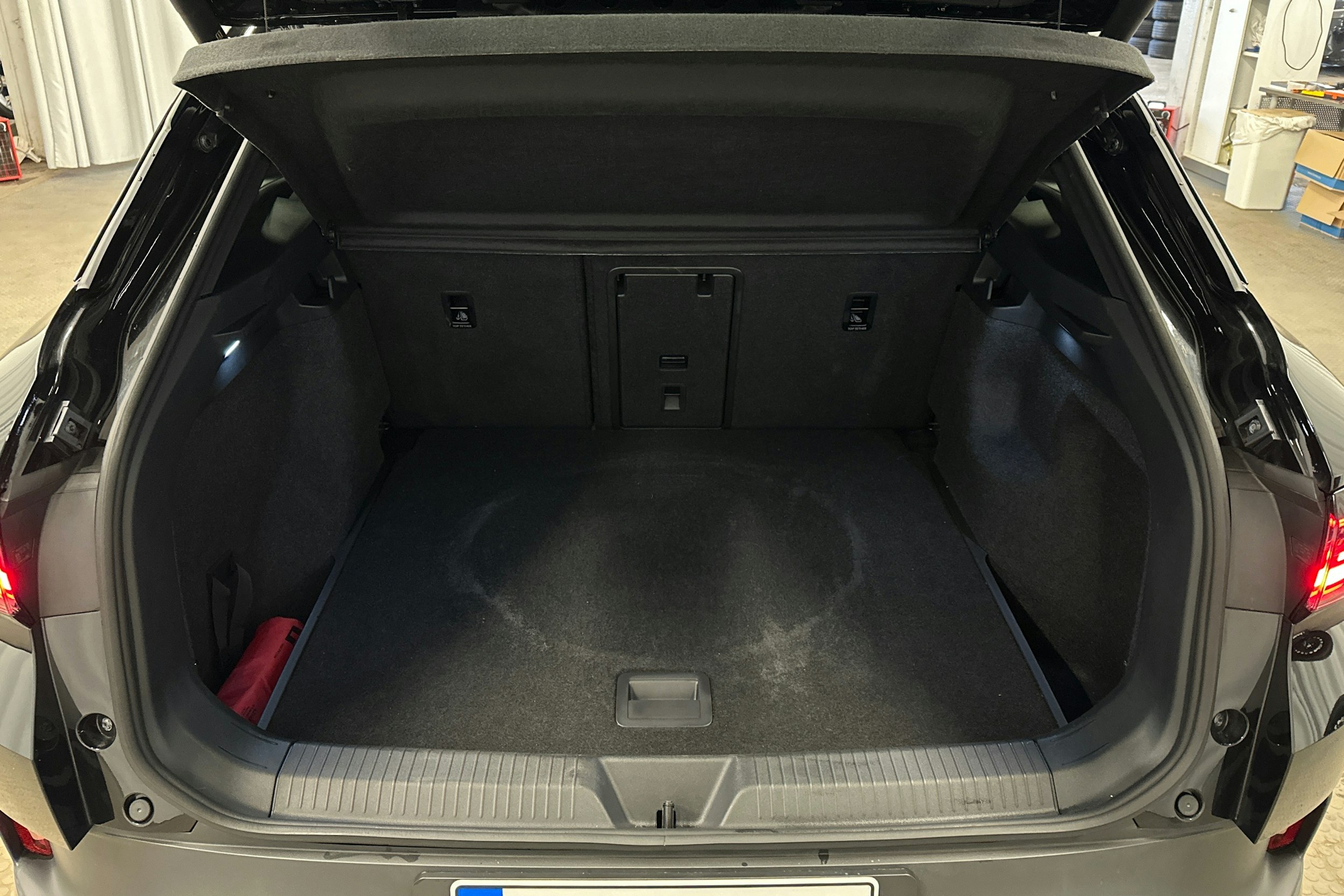 musta Volkswagen ID.4 2025 kuva 11.