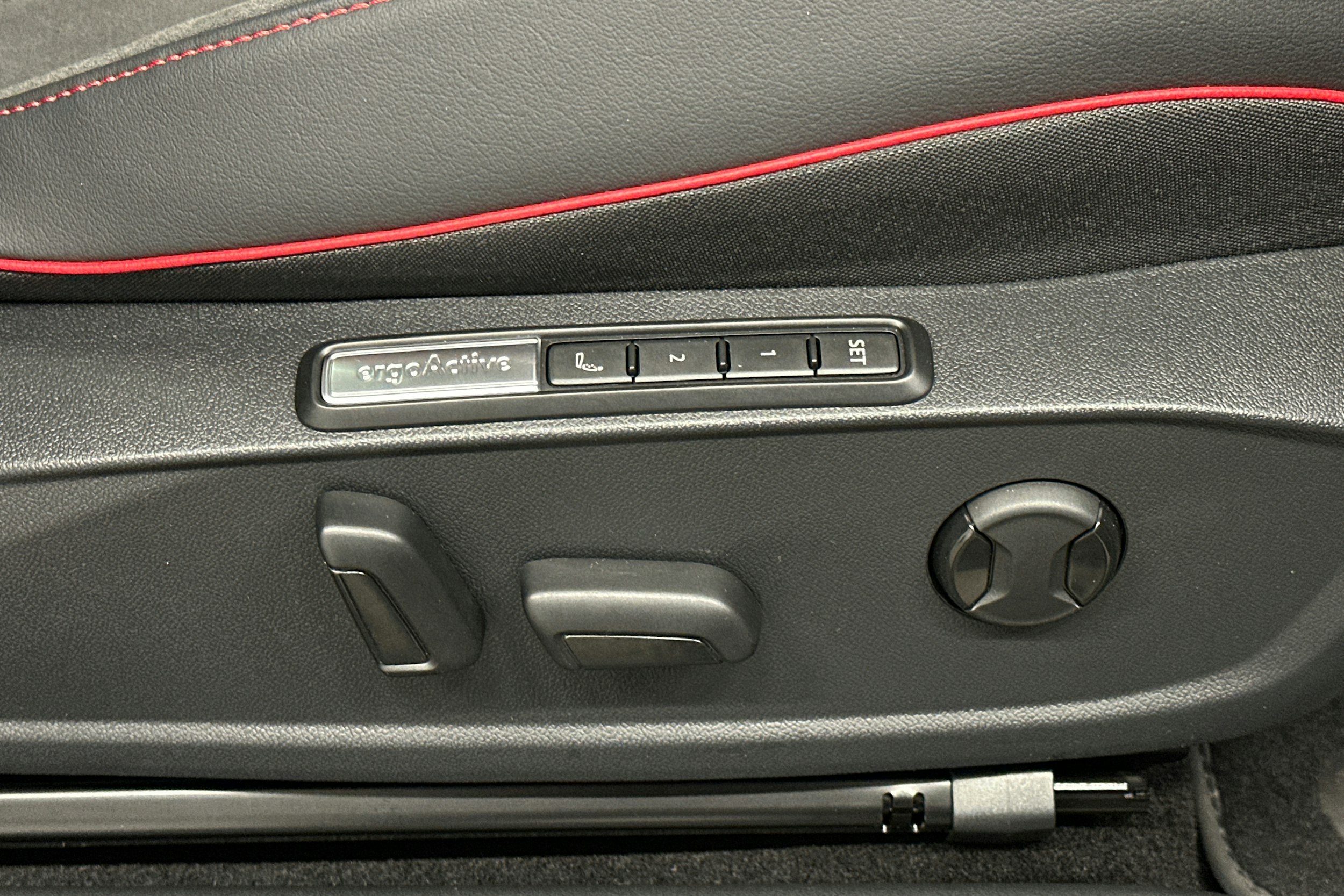 musta Volkswagen ID.4 2025 kuva 15.