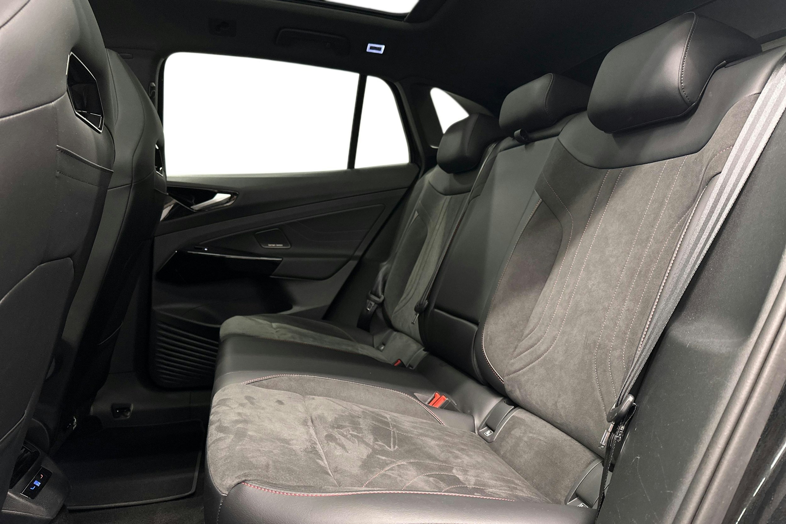 musta Volkswagen ID.4 2025 kuva 10.