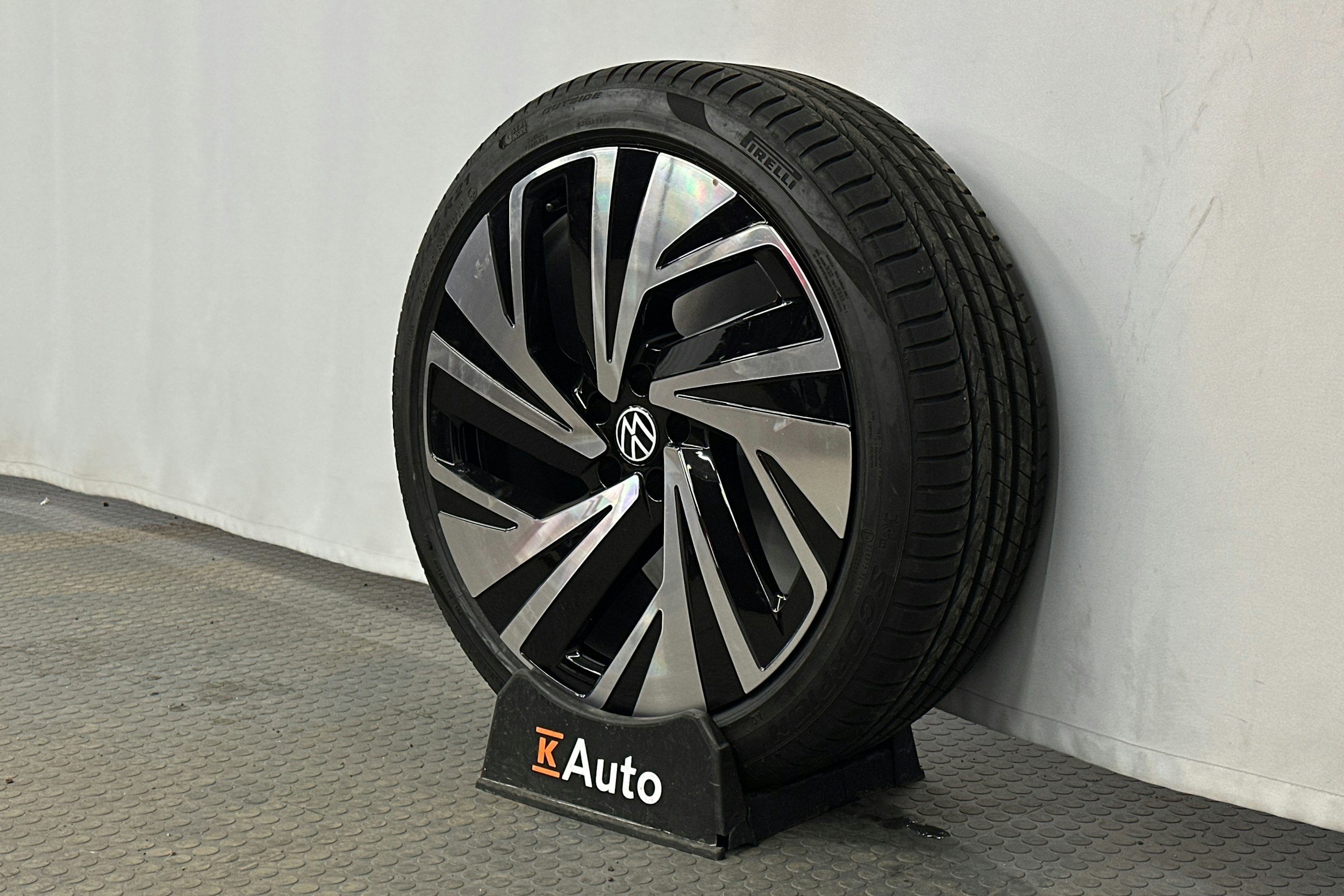 musta Volkswagen ID.4 2025 kuva 13.