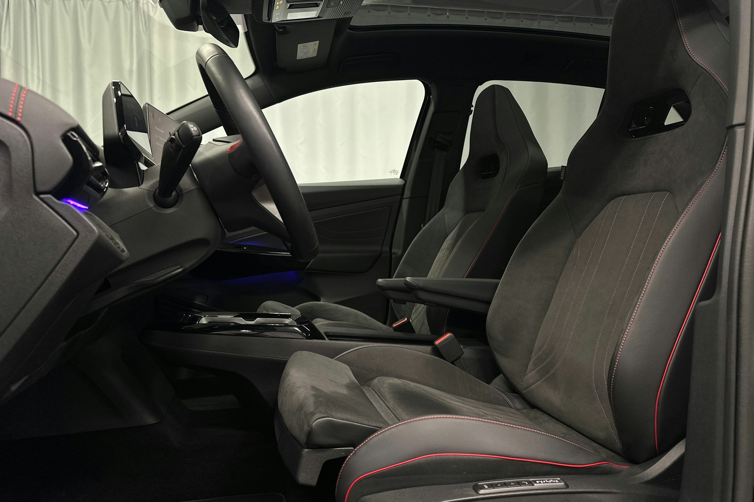 musta Volkswagen ID.4 2025 kuva 28.