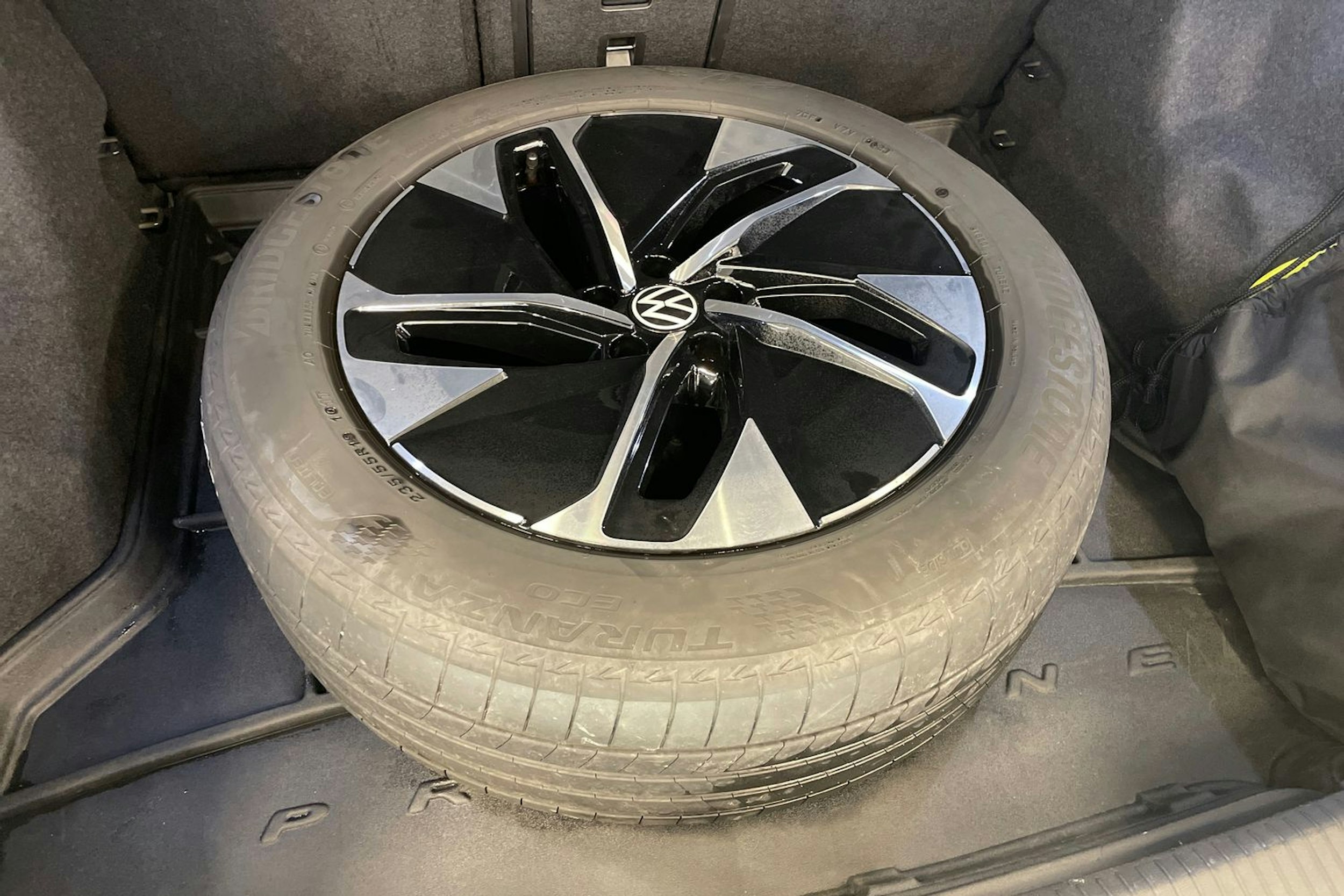 Musta Volkswagen ID.4 2024 kuva 10.