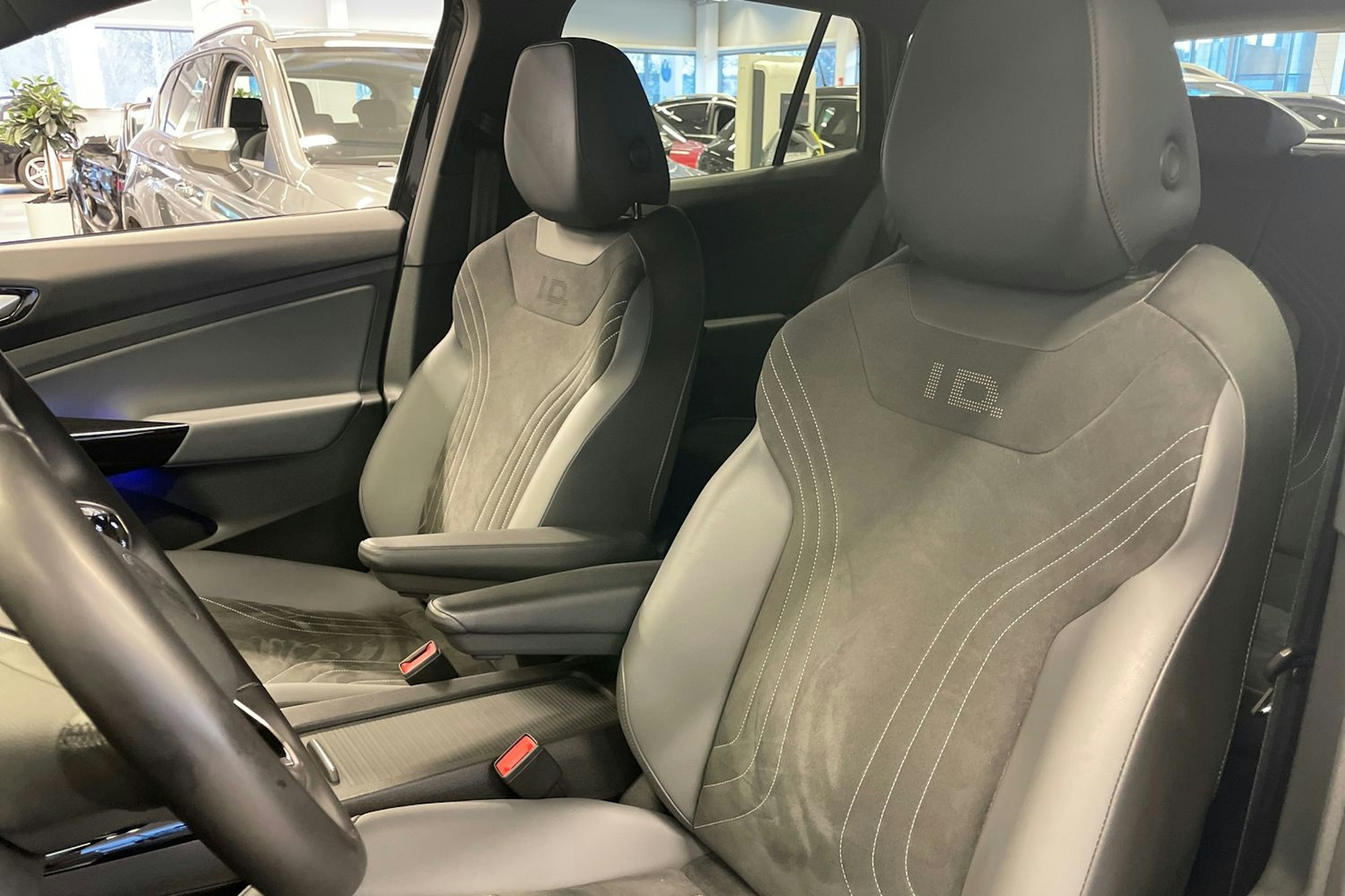 Musta Volkswagen ID.4 2024 kuva 22.