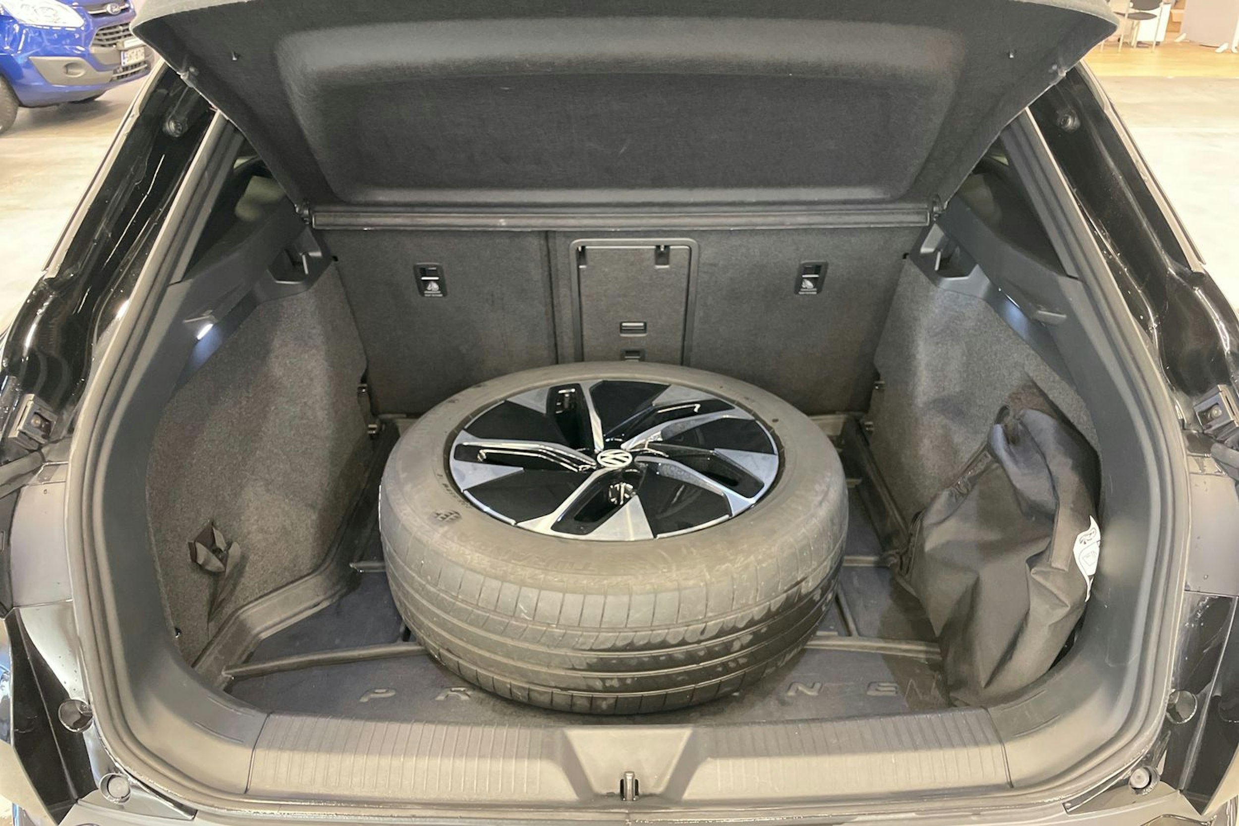 Musta Volkswagen ID.4 2024 kuva 24.