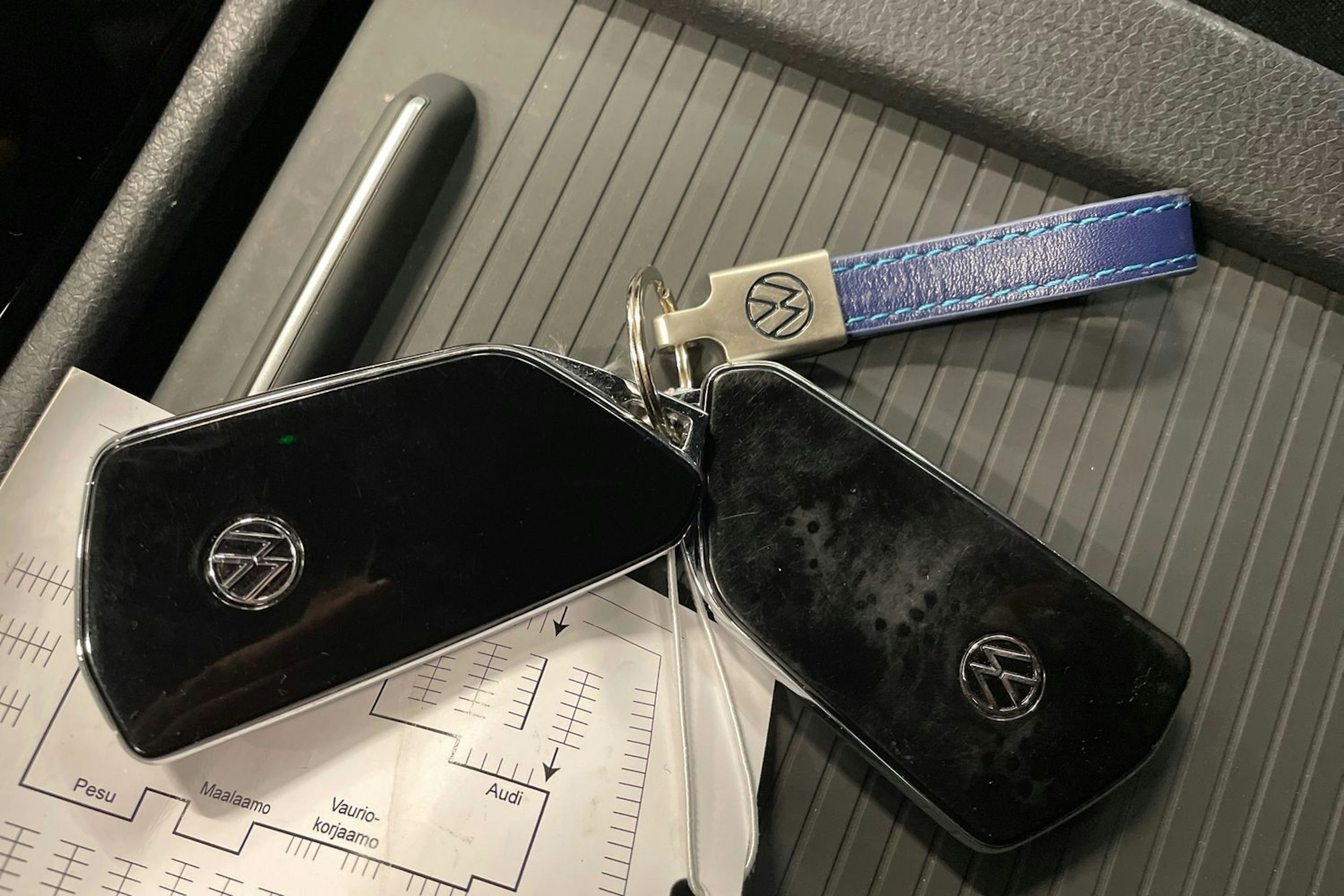 harmaa Volkswagen ID.4 2024 kuva 39.