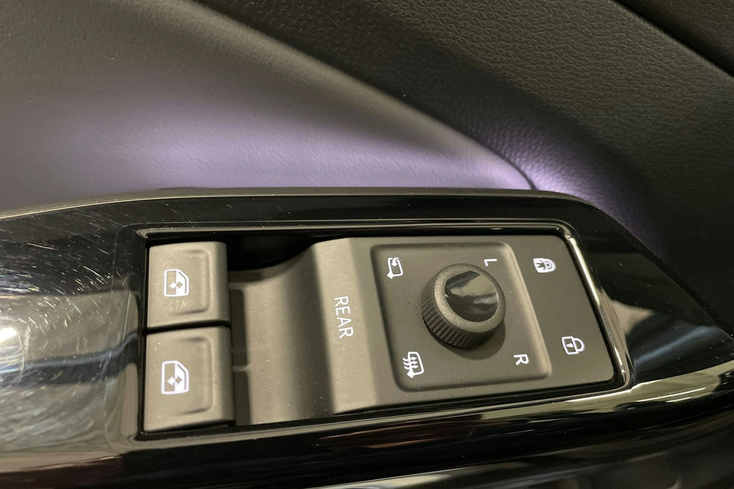 harmaa Volkswagen ID.4 2024 kuva 40.