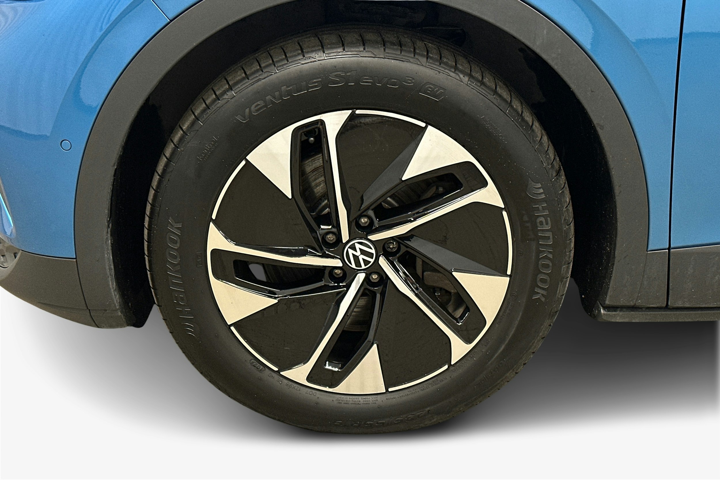 sininen Volkswagen ID.4 2024 kuva 11.