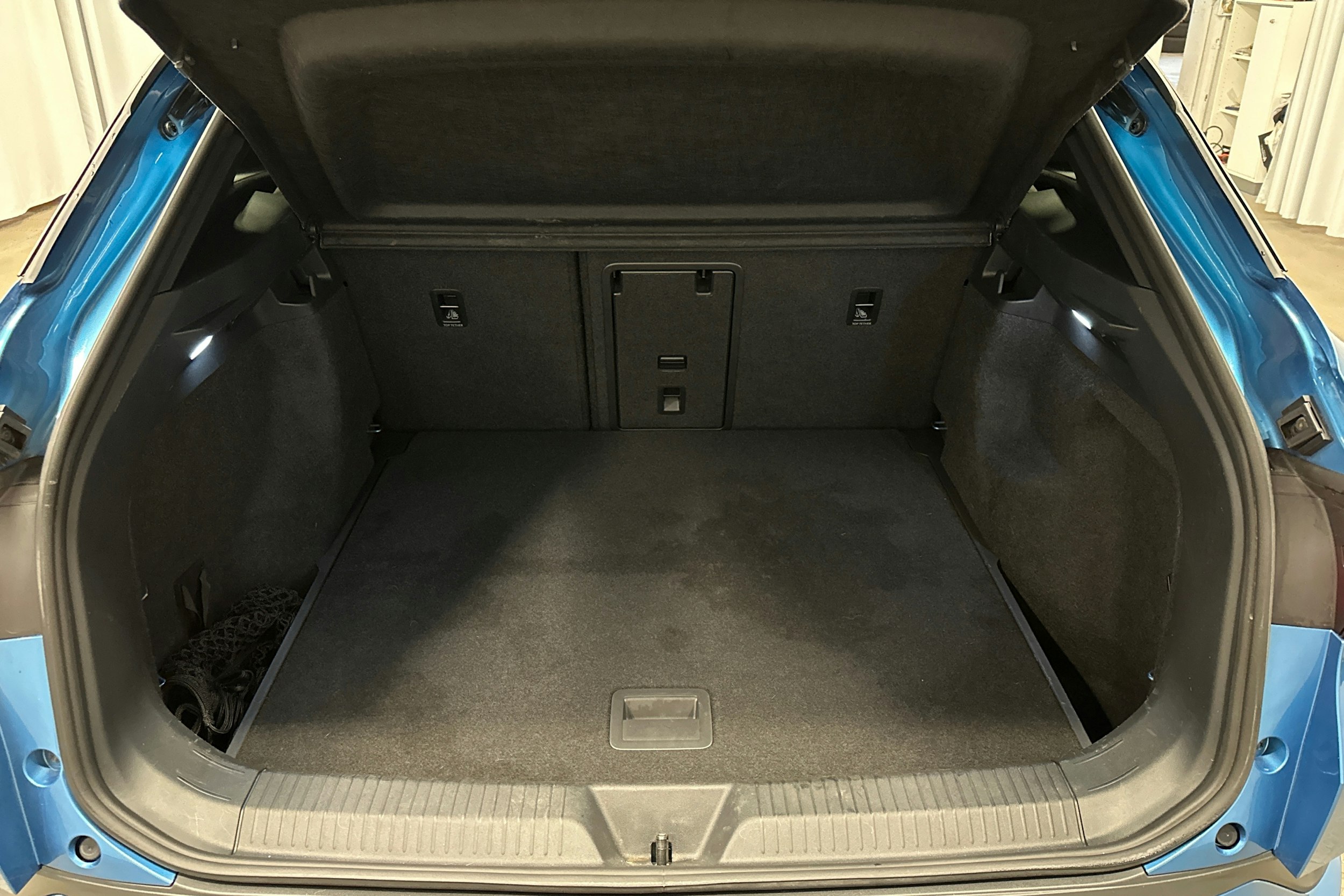 sininen Volkswagen ID.4 2024 kuva 14.