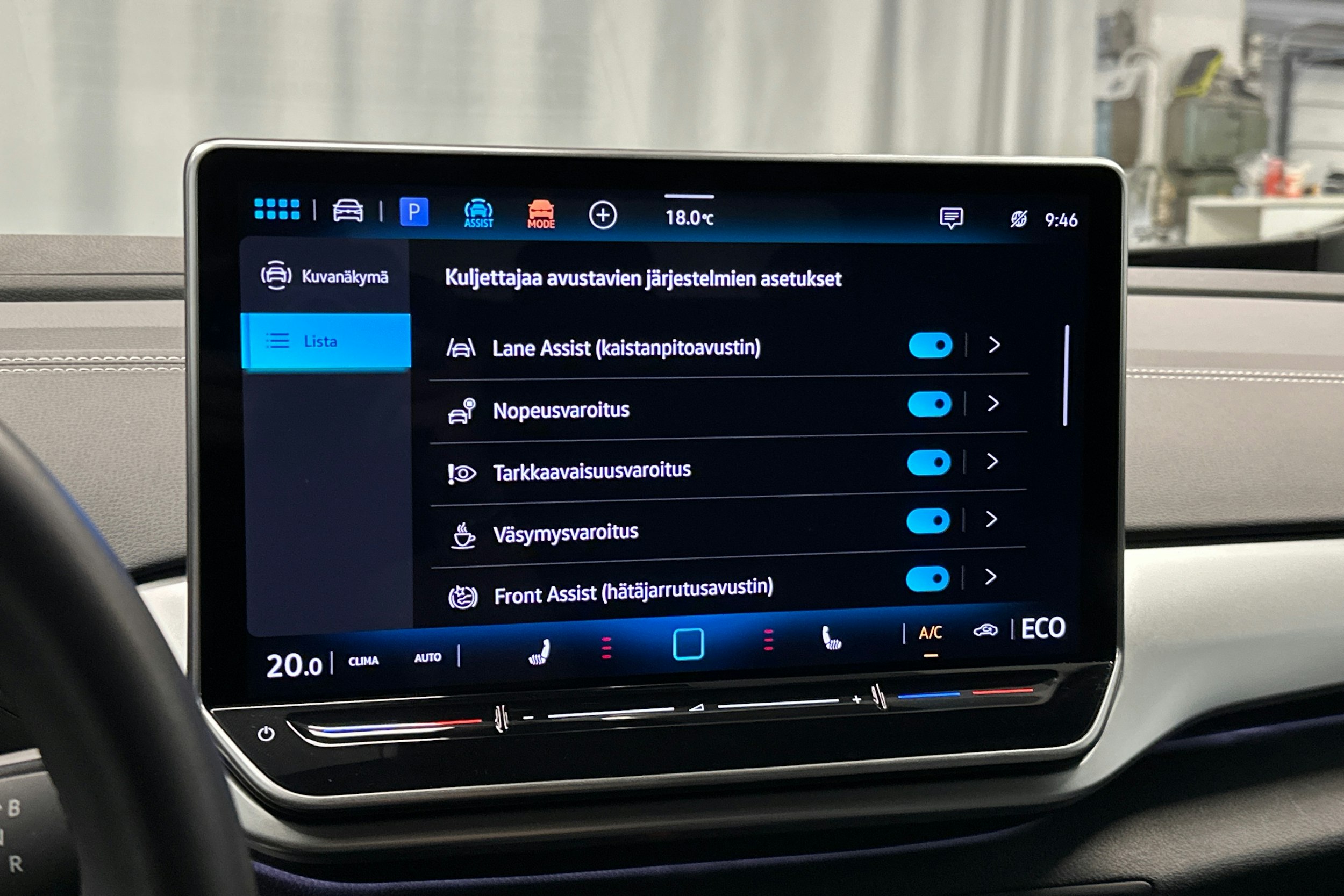 sininen Volkswagen ID.4 2024 kuva 30.
