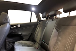 Valkoinen Volkswagen ID.4 2024 kuva 10.