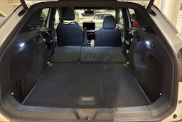Valkoinen Volkswagen ID.4 2024 kuva 15.