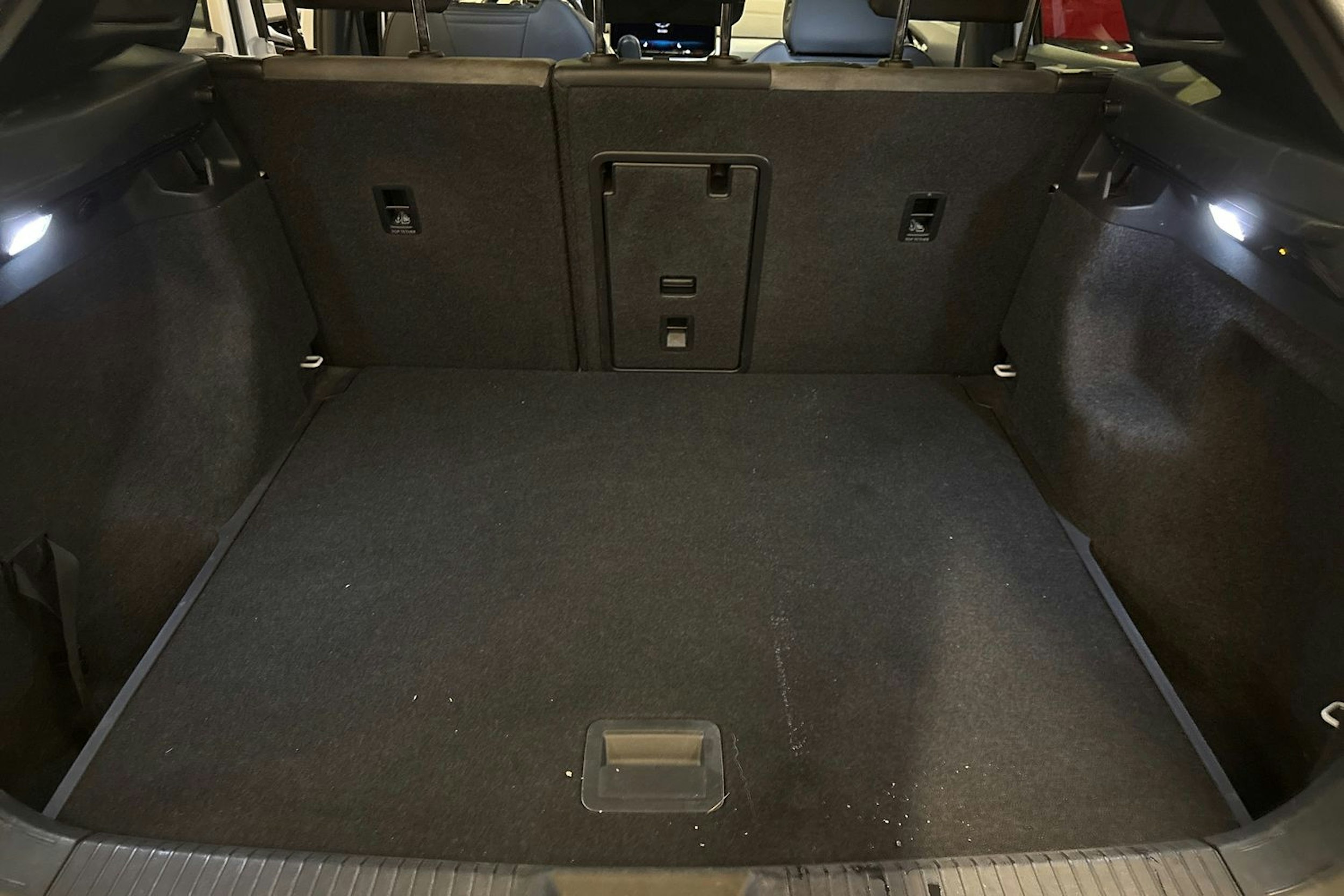 Valkoinen Volkswagen ID.4 2024 kuva 16.