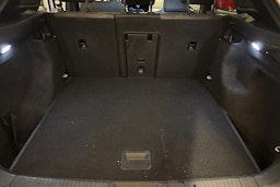 Valkoinen Volkswagen ID.4 2024 kuva 16.