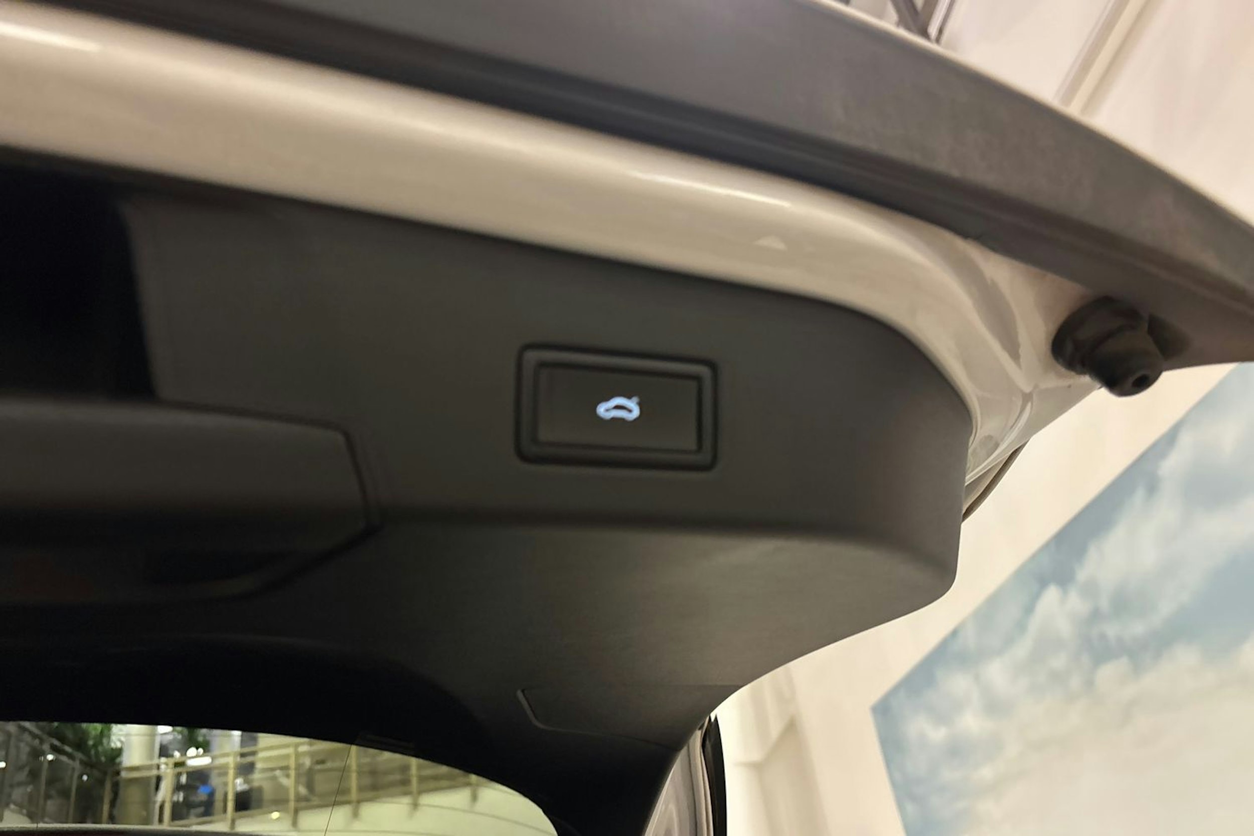 Valkoinen Volkswagen ID.4 2024 kuva 17.