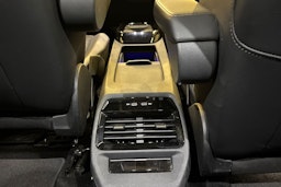 Valkoinen Volkswagen ID.4 2024 kuva 19.