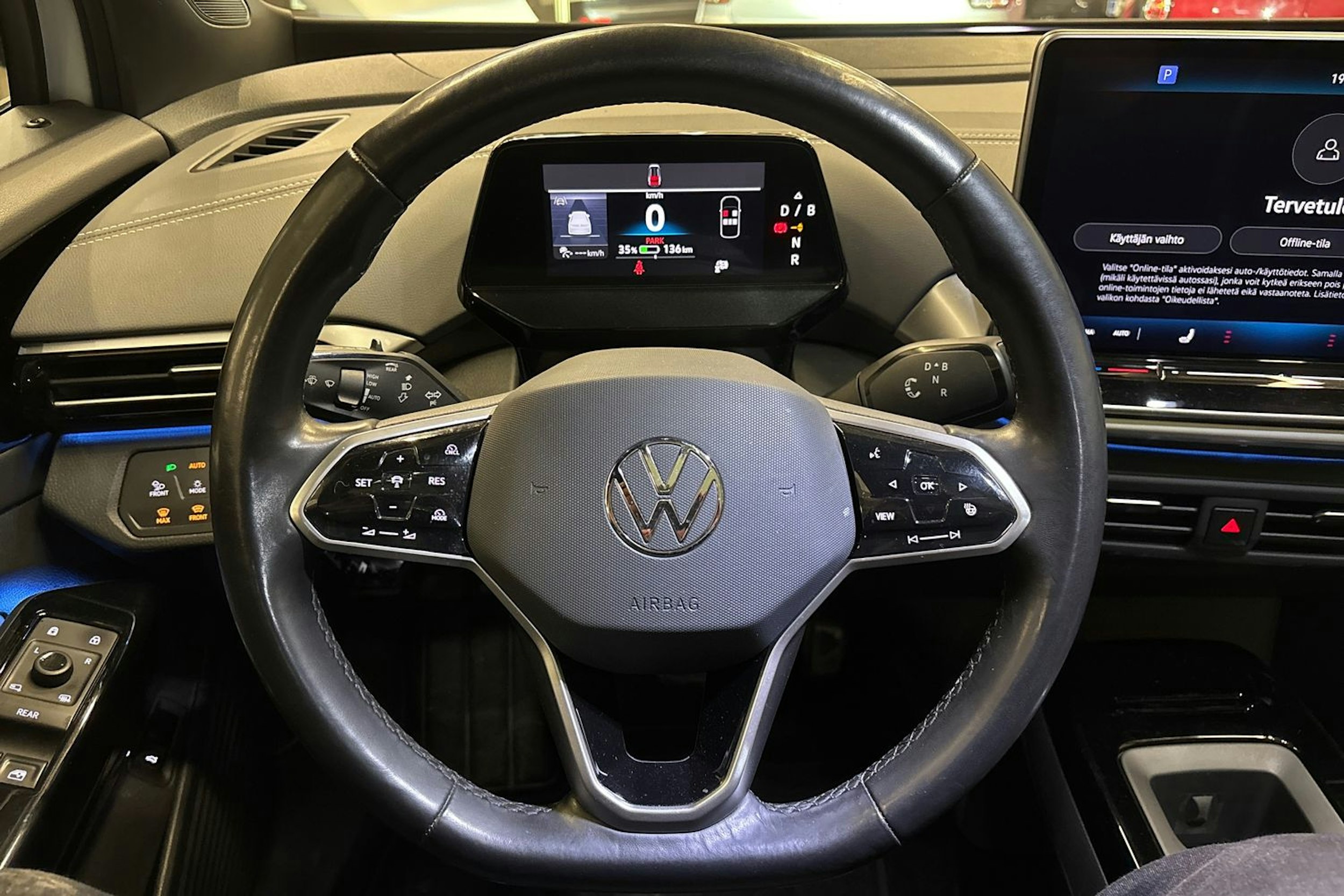 Valkoinen Volkswagen ID.4 2024 kuva 21.