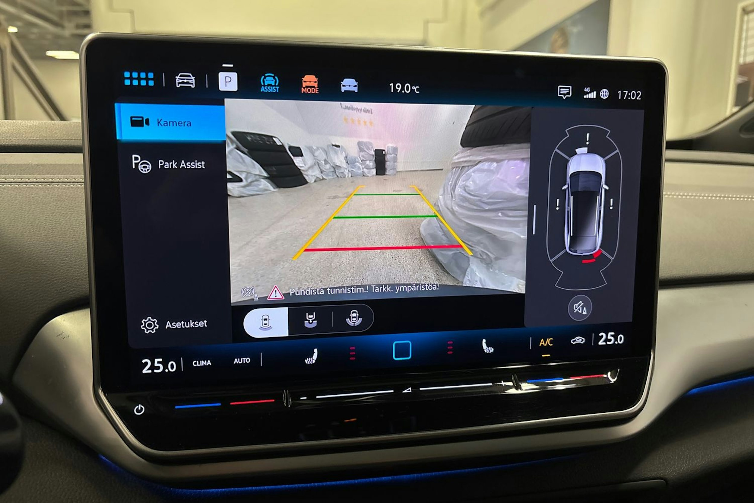 Valkoinen Volkswagen ID.4 2024 kuva 23.