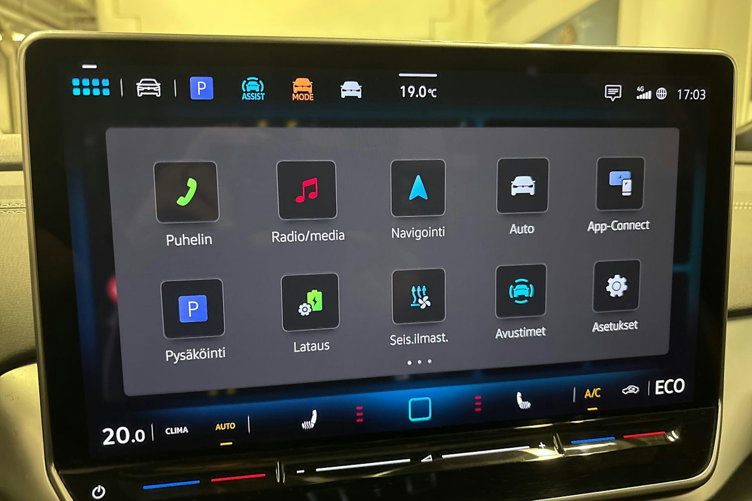 Valkoinen Volkswagen ID.4 2024 kuva 25.