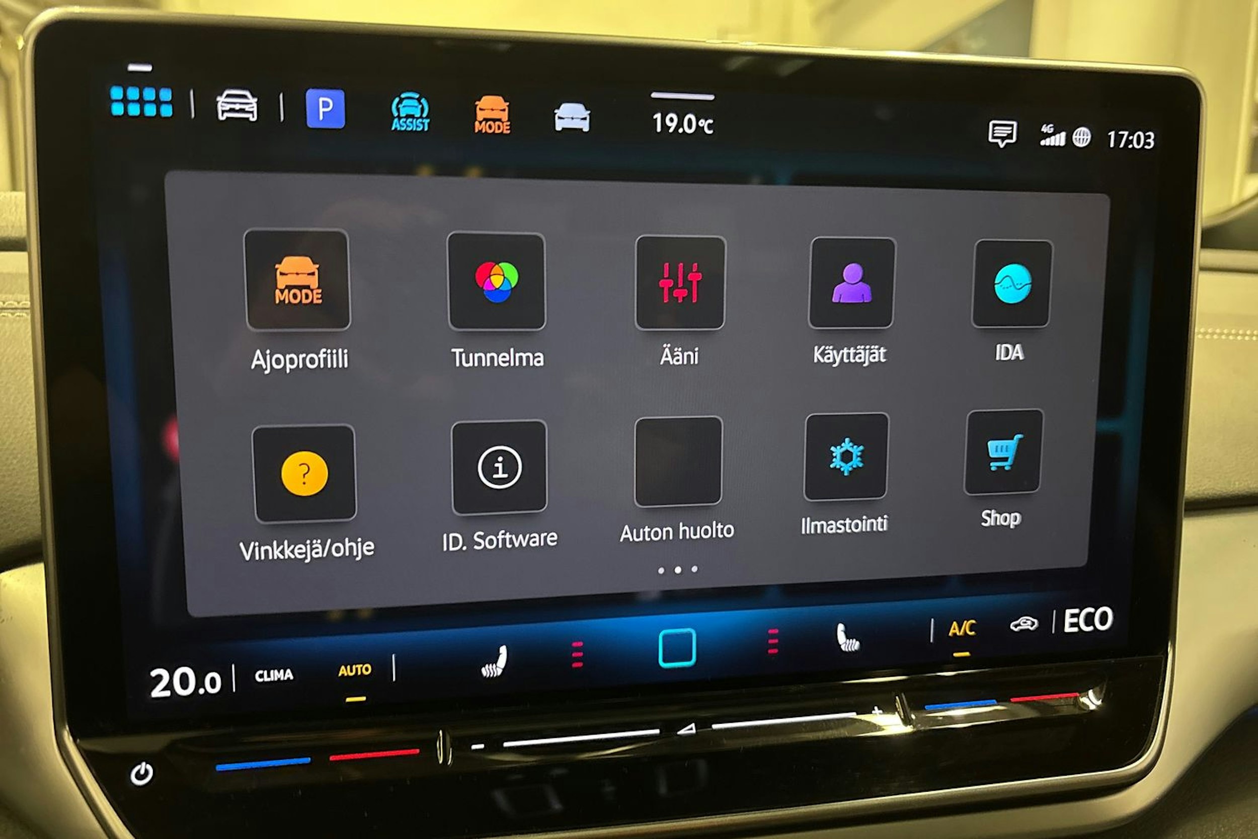 Valkoinen Volkswagen ID.4 2024 kuva 26.