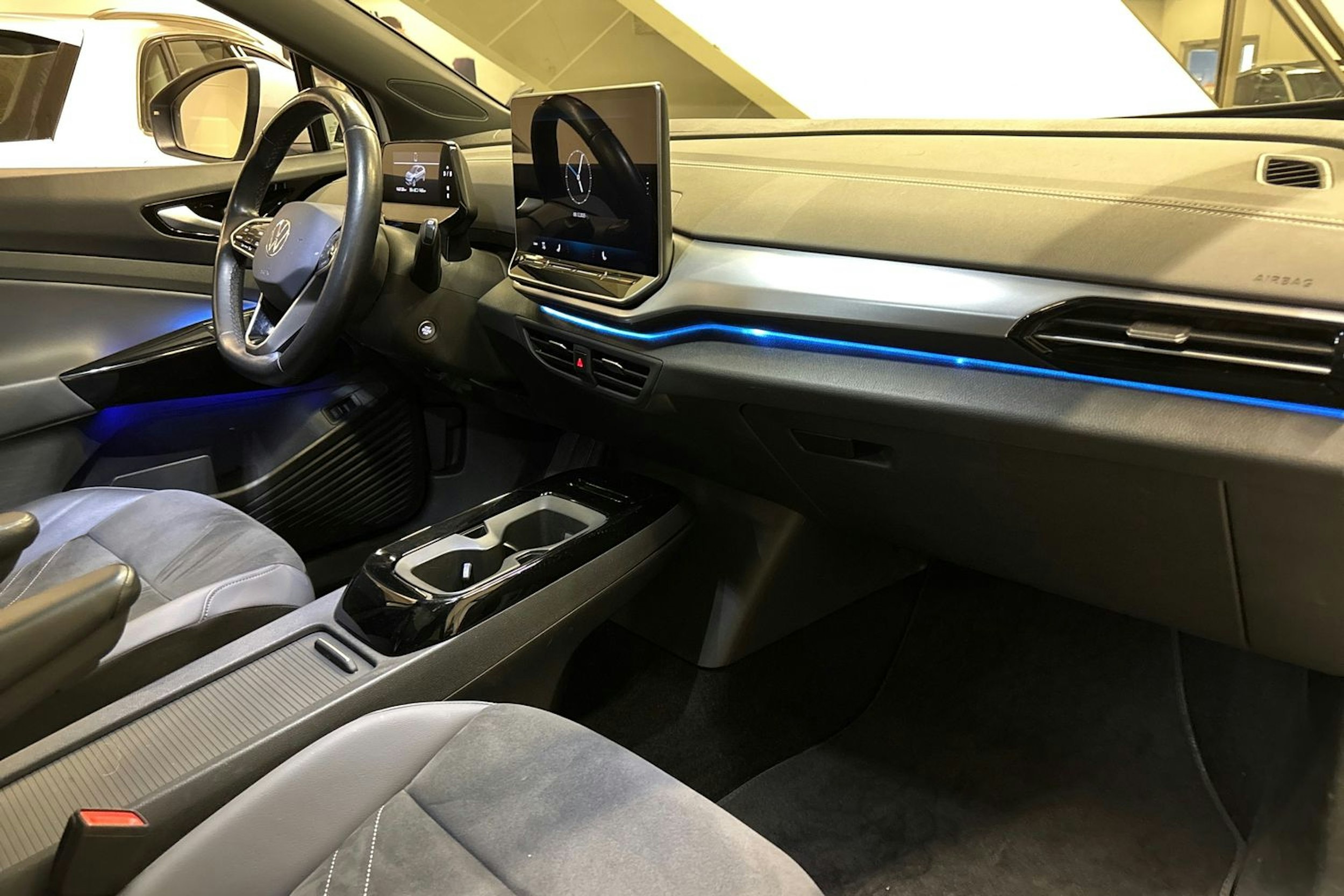 Valkoinen Volkswagen ID.4 2024 kuva 29.