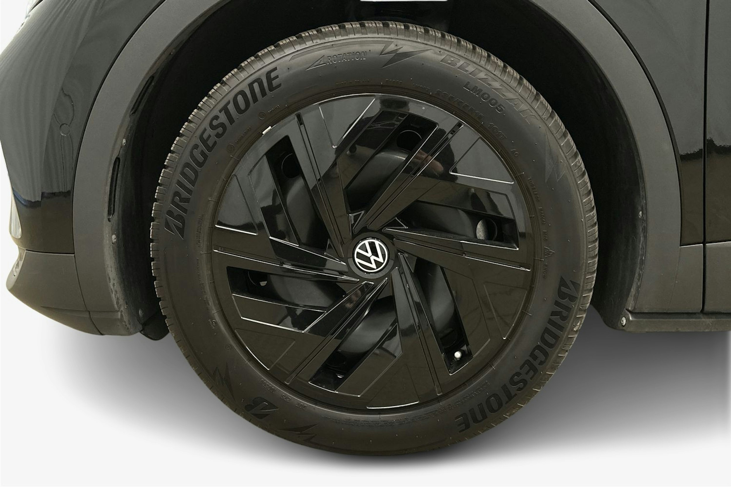 musta Volkswagen ID.4 2024 kuva 11.