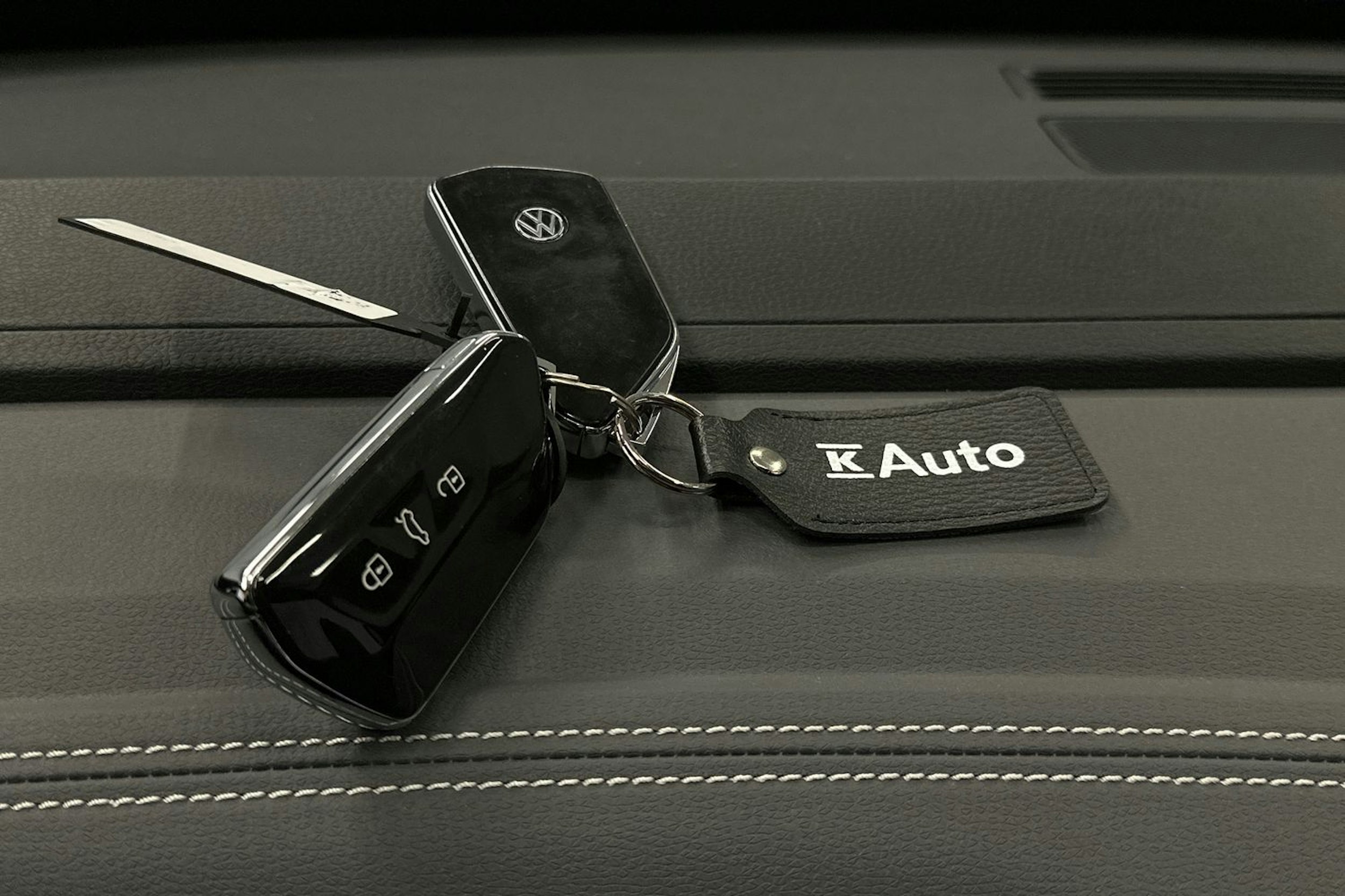 musta Volkswagen ID.4 2024 kuva 33.