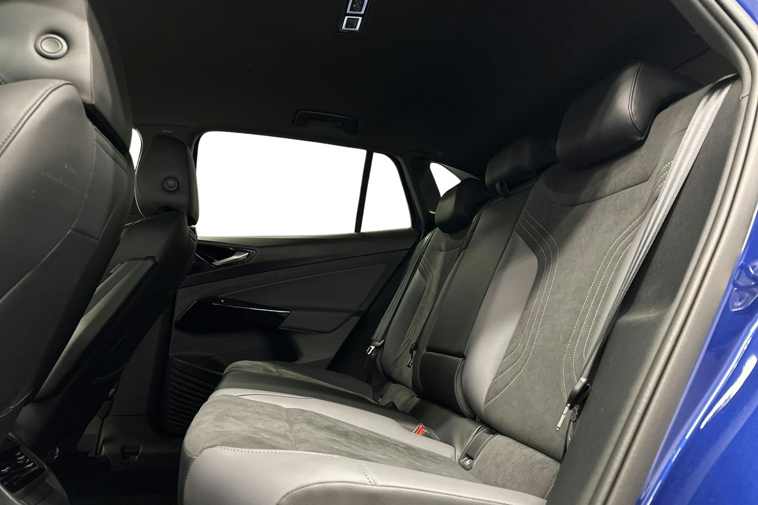 sininen Volkswagen ID.4 2024 kuva 10.
