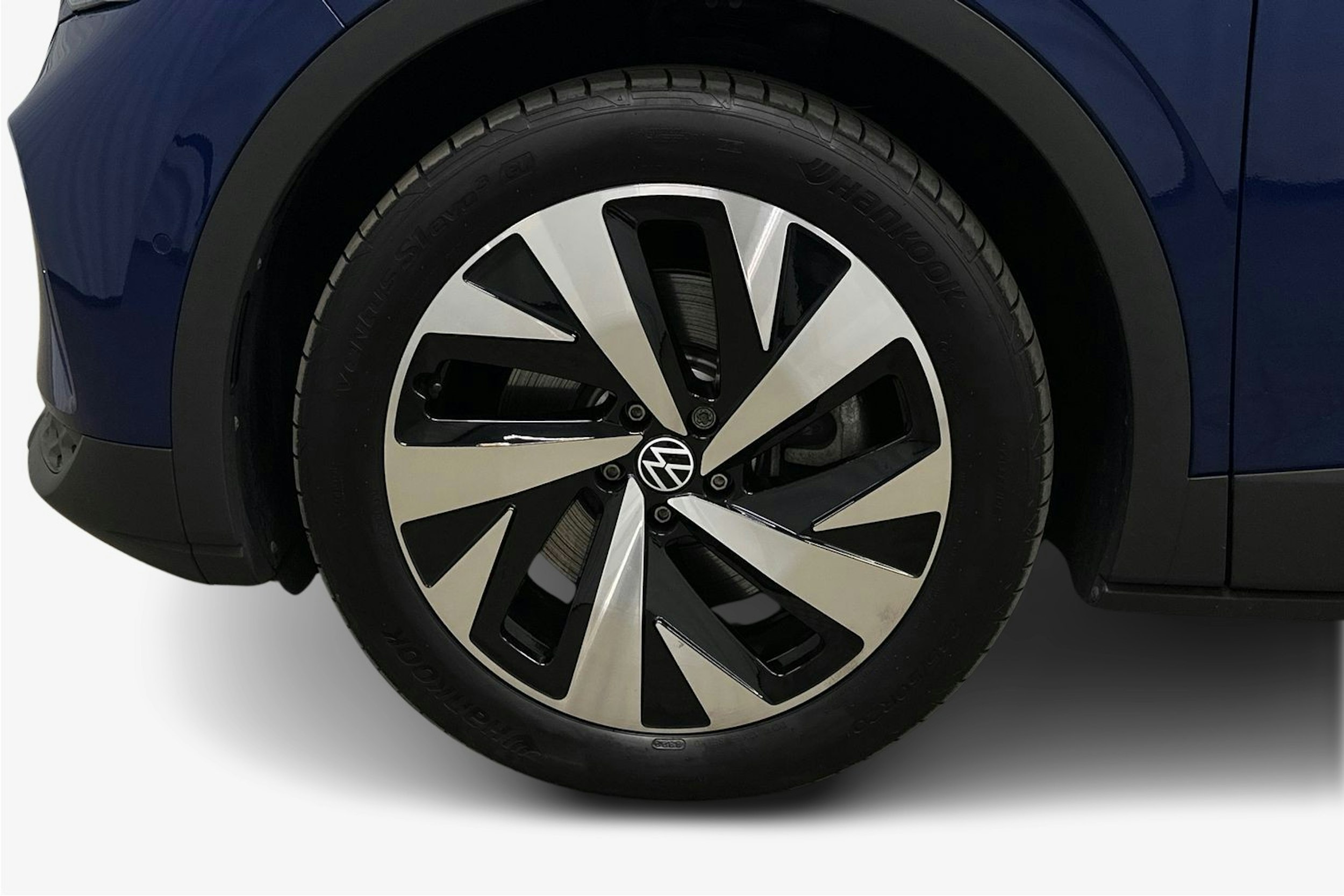 sininen Volkswagen ID.4 2024 kuva 11.