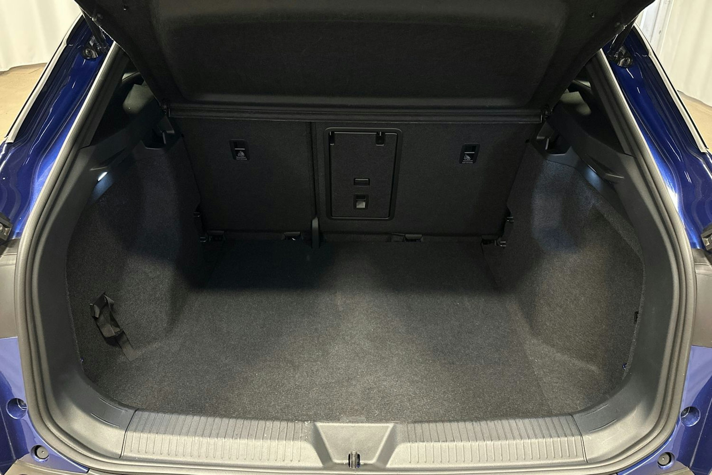 sininen Volkswagen ID.4 2024 kuva 14.