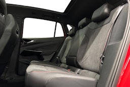 punainen Volkswagen ID.4 2024 kuva 10.