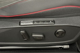punainen Volkswagen ID.4 2024 kuva 19.