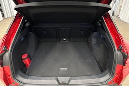 punainen Volkswagen ID.4 2024 kuva 14.