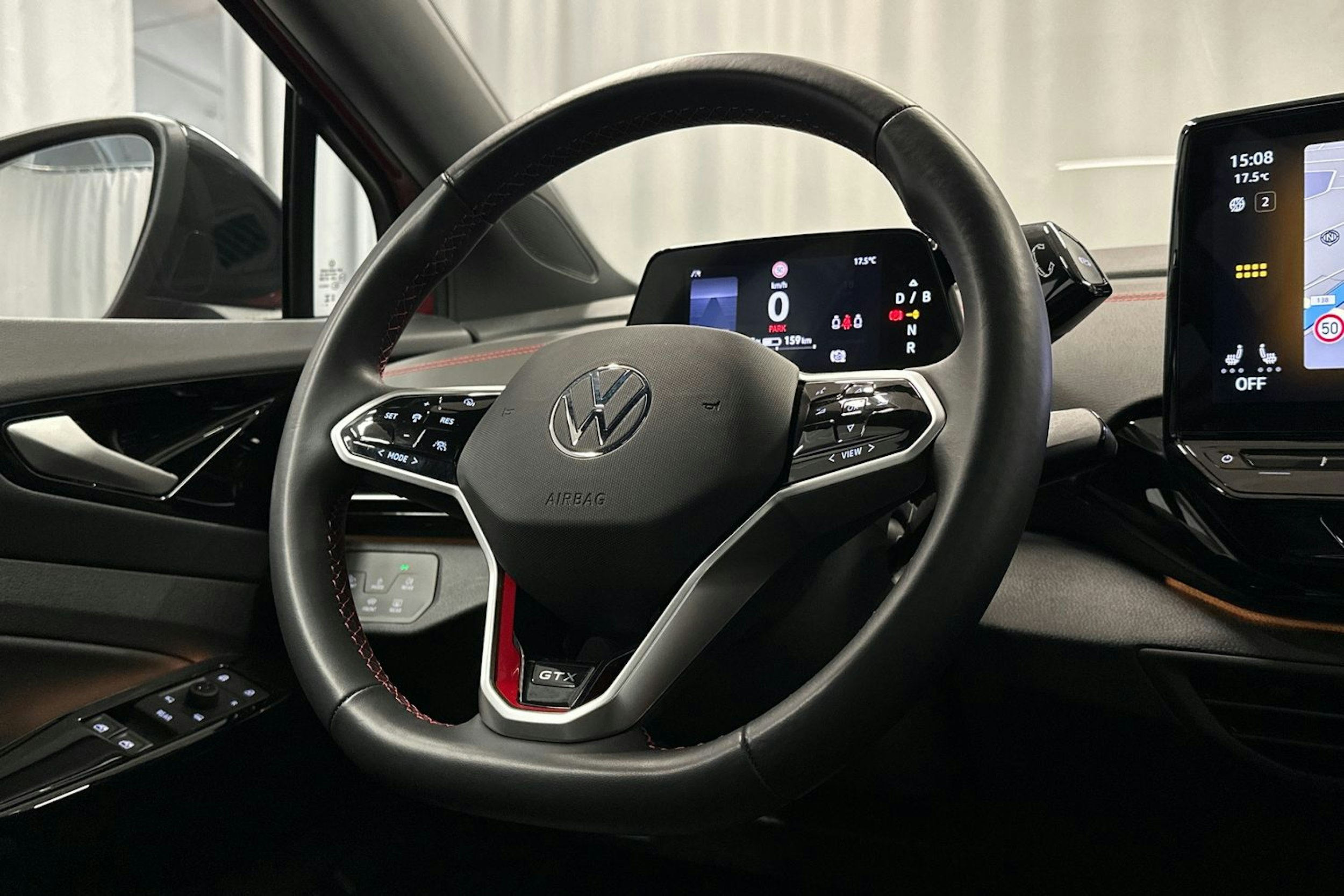 punainen Volkswagen ID.4 2024 kuva 16.