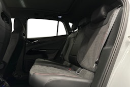 valkoinen Volkswagen ID.4 2024 kuva 10.